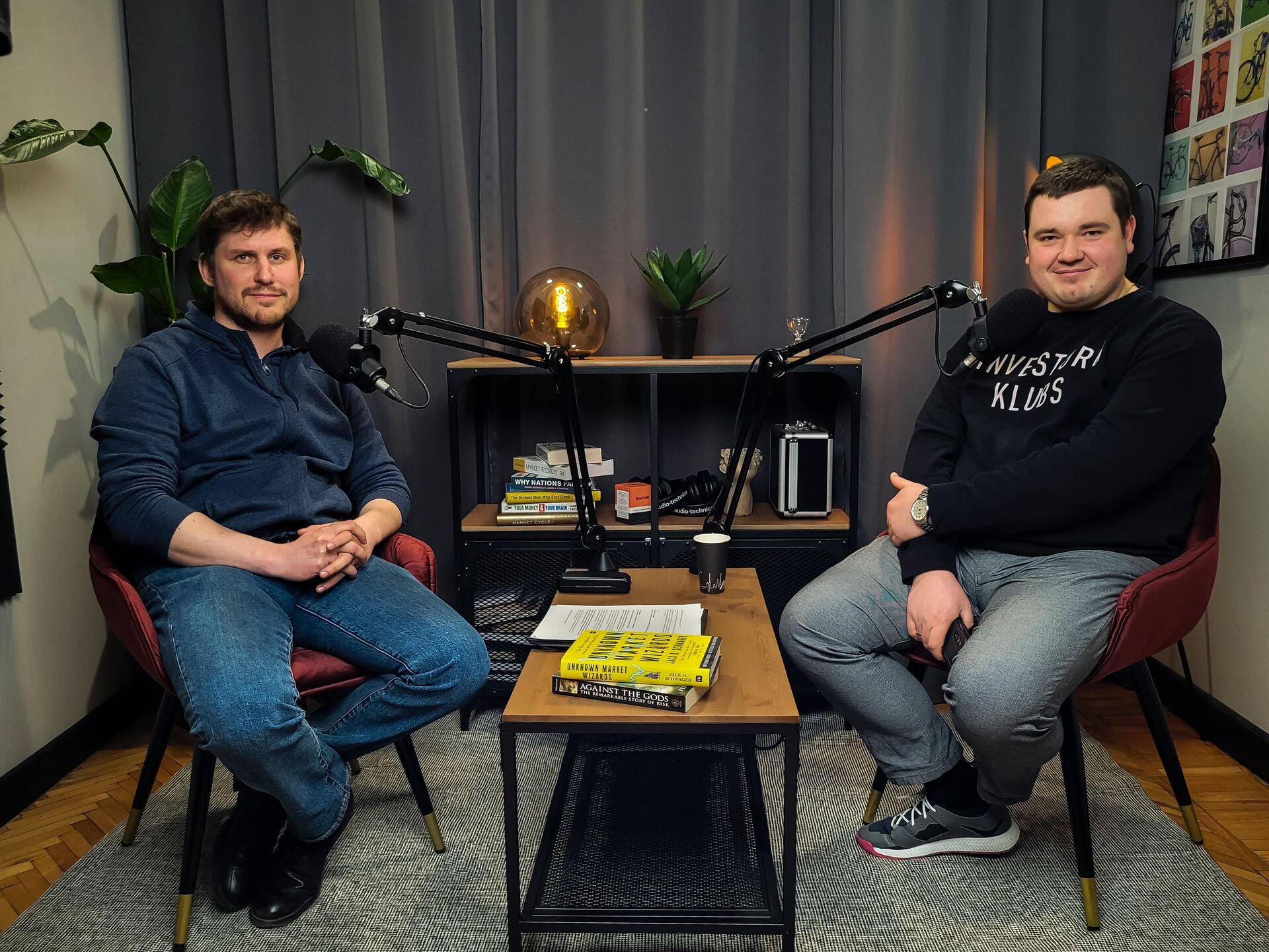 Investoru Kluba redaktors Jānis Šķupelis un Investoru Kluba izpilddirektors Kaspars Peisenieks