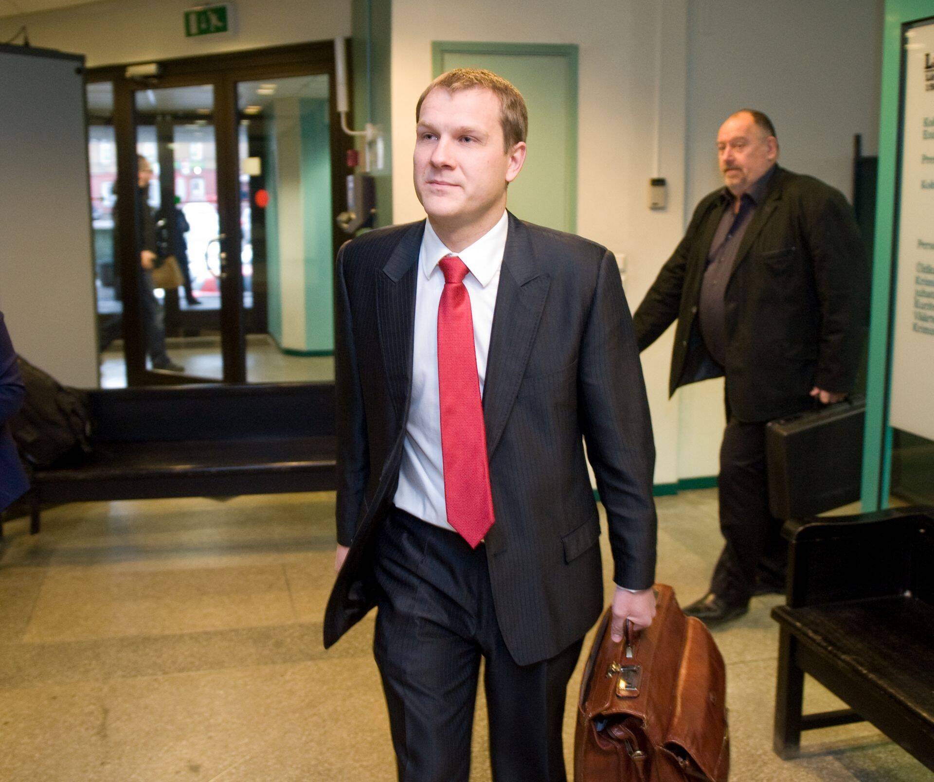 Vandeadvokaat Viktor Särgava on olnud MiniCrediti suuromanik. Ta väidab, et ei esindanud ettevõttes kellegi teise huve, vaid oli ise aktsionär.