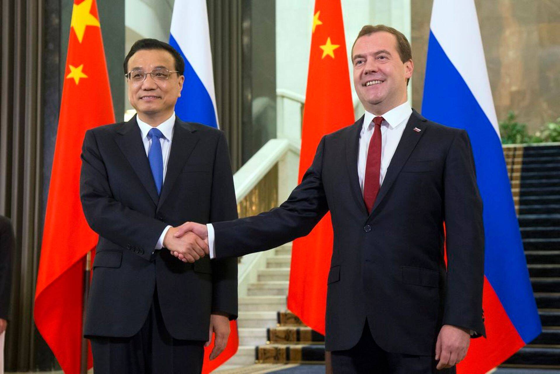 Hiina peaminister Xi Keqiang (vasakul) ja Venemaa peaminister Dmitri Medvedev.