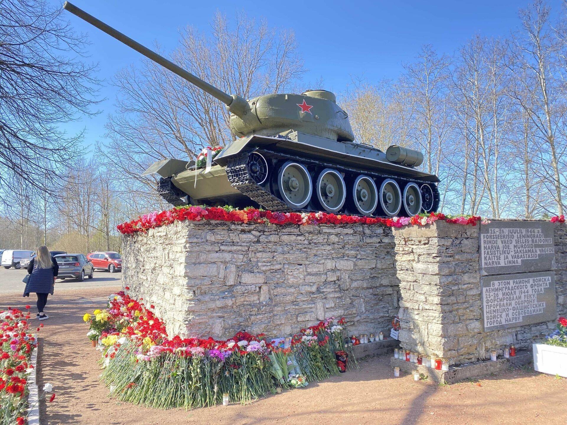 Нарвский танк. Памятник демонтировали 16 августа.