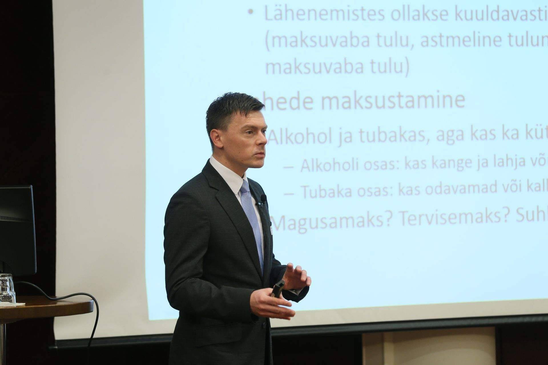 Rahandusministeeriumi asekantsler Dmitri Jegorov maksukonverentsil.