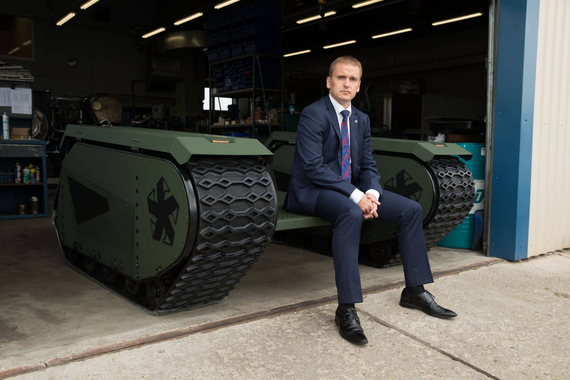 Milrem Roboticsi omanik Kuldar Väärsi Milremi UGV Type1 mehitamata maismaasõidukiga.