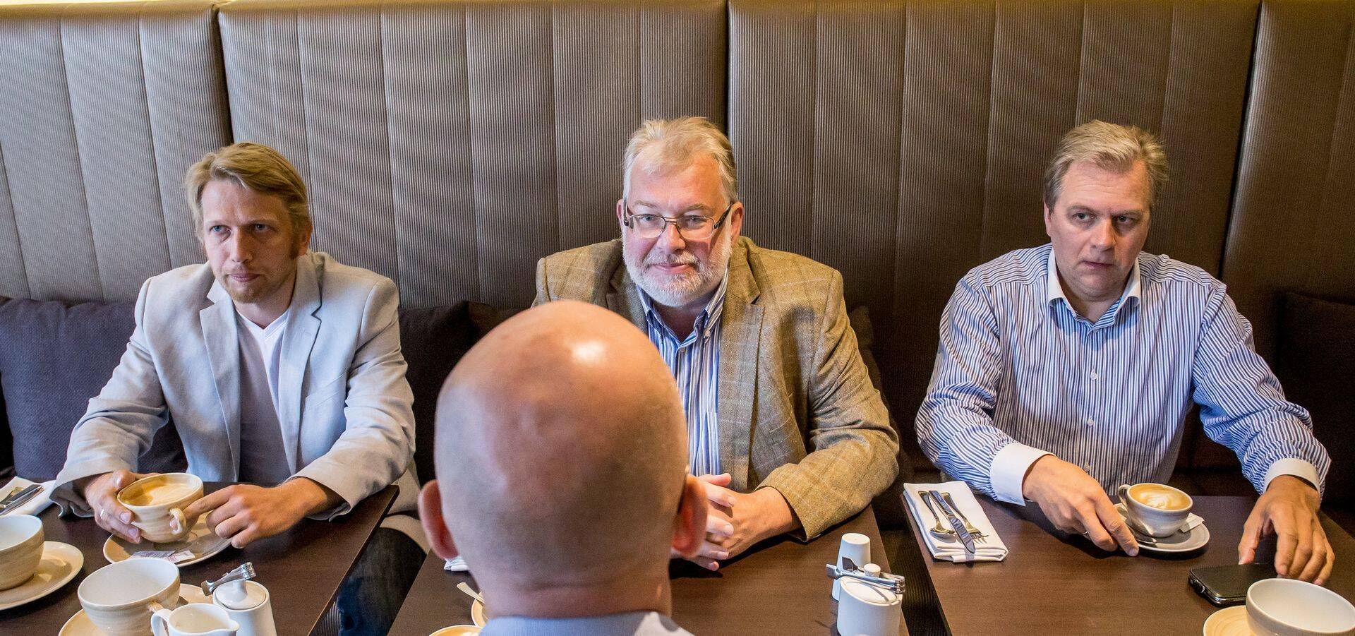 Kohtumine Allar Jõksiga presidendivalimiste teemal. Pildil vasakult Jaanus Karilaid, Andres Ammas, Andres Herkel.