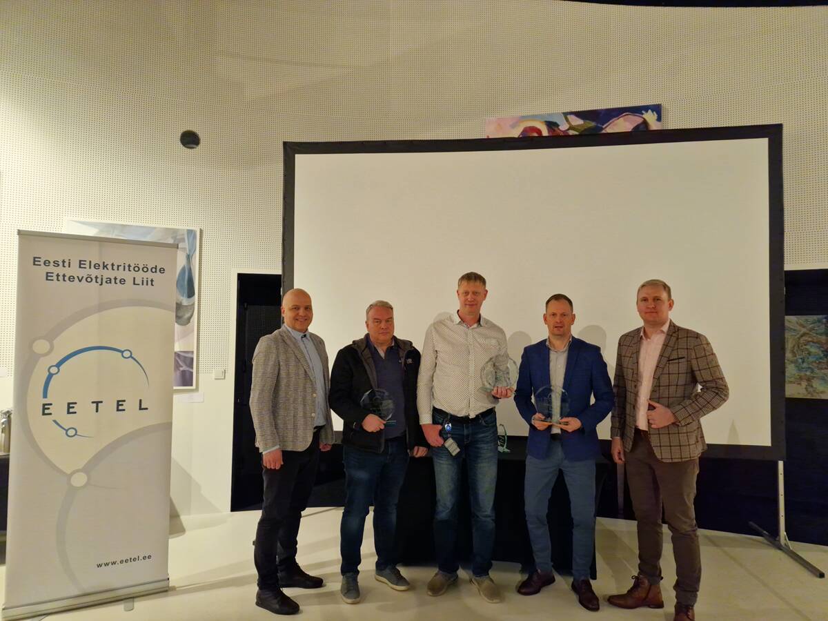 Fotol vasakult Krister Peetmaa, EETEL nõukogu esimees, S-Poweri juhatuse liige Erki Purge, ITK Inseneribüroo tegevjuht Riho Kirss, Connecto Eesti juhatuse liige Janek Sulev, EETELi tegevjuht Kaarel Jänes.
Foto autor: Anti Natka.