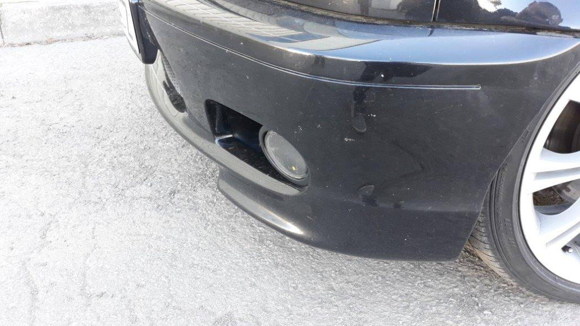 Kivitäketega auto.