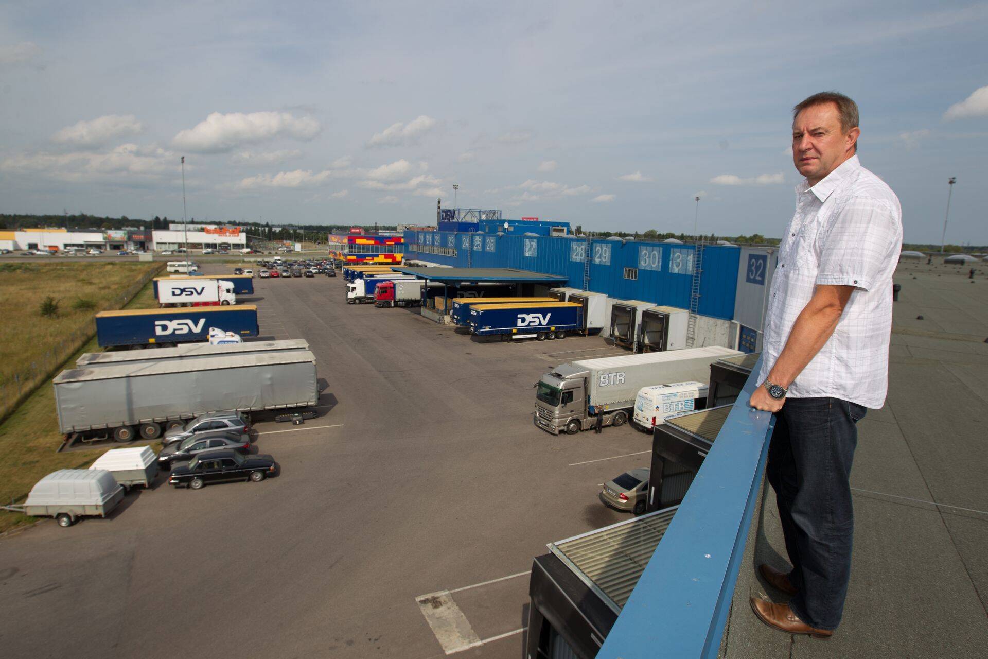 DSV Transport juhatuse esimees Jaan Lepp ettevõtte hoone katusel Tallinnas Laagris.