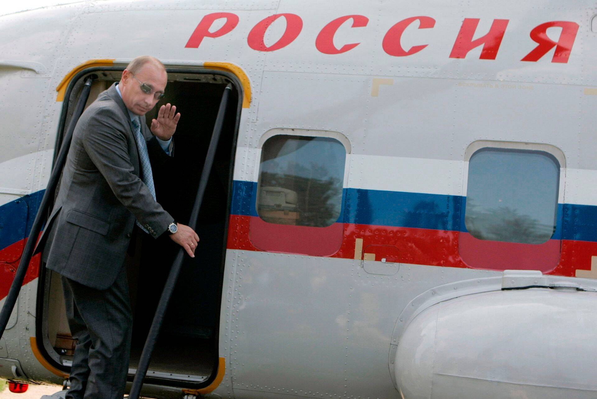 Vladimir Putin sisenemas Venemaa presidendi erilennukisse Rossija.