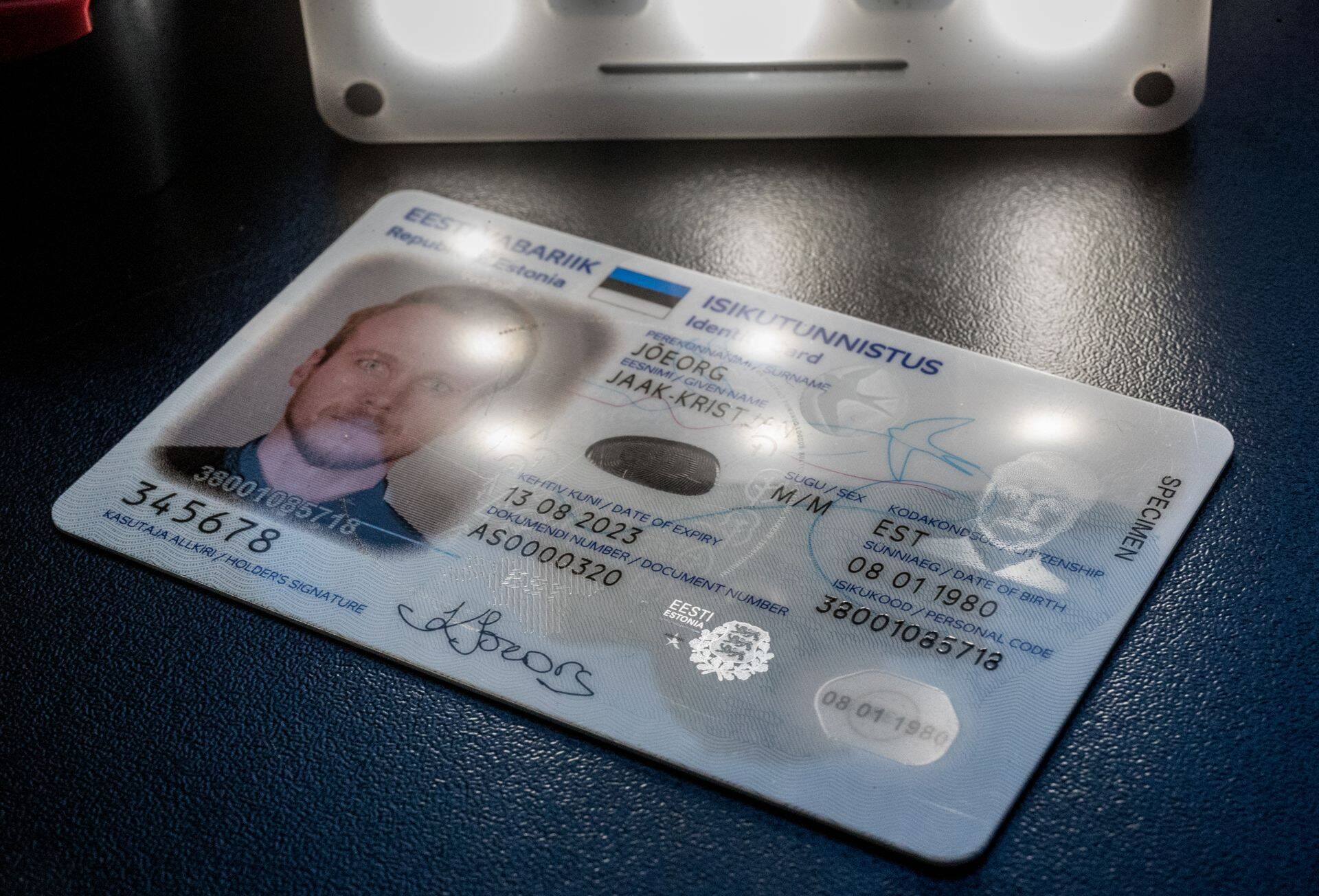 Tallinna linnaametnik rääkis Äripäevale et juba aasta algusest ID-kaart ehitisregistris ei tööta, asju saab ajada ainult Mobiil-IDga. Ministeerium olevat juba kolm korda kirjutanud, et proovige, kas nüüd töötab - ei tööta.