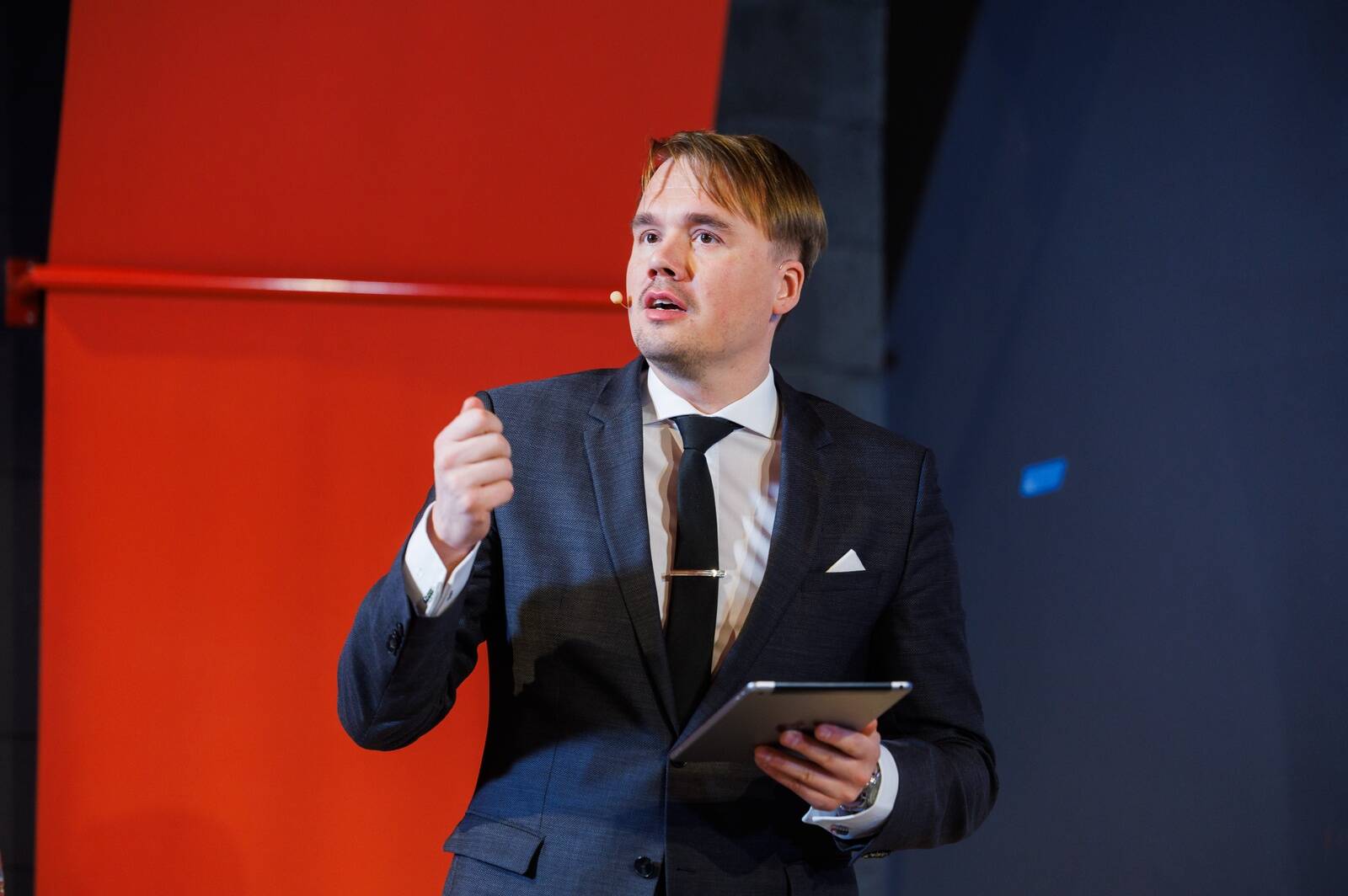Mart Raamat esinemas transpordikütuste aastakonverentsil 2024.