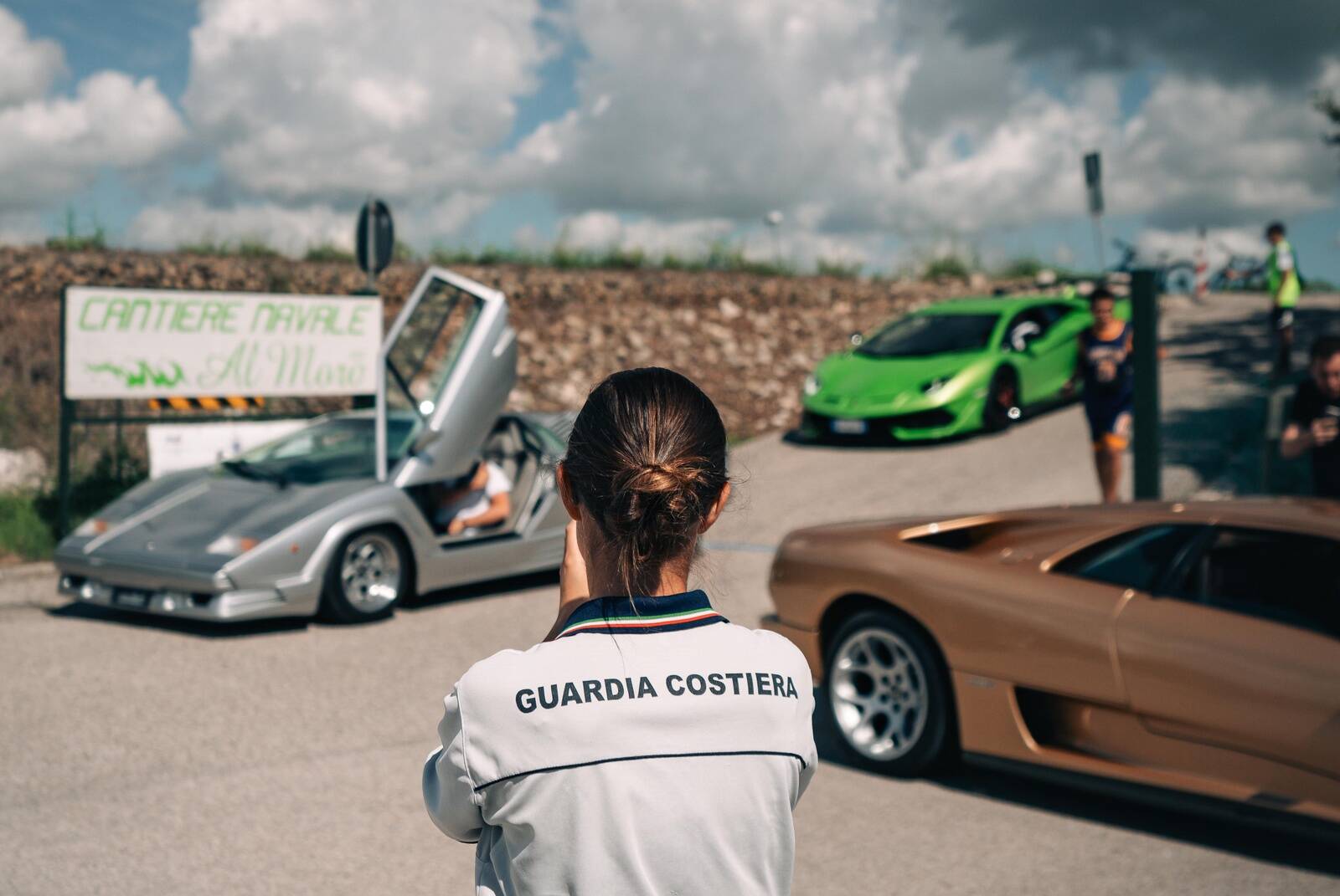 Lamborghinid La Marina di Goro sadama kohviku parklas