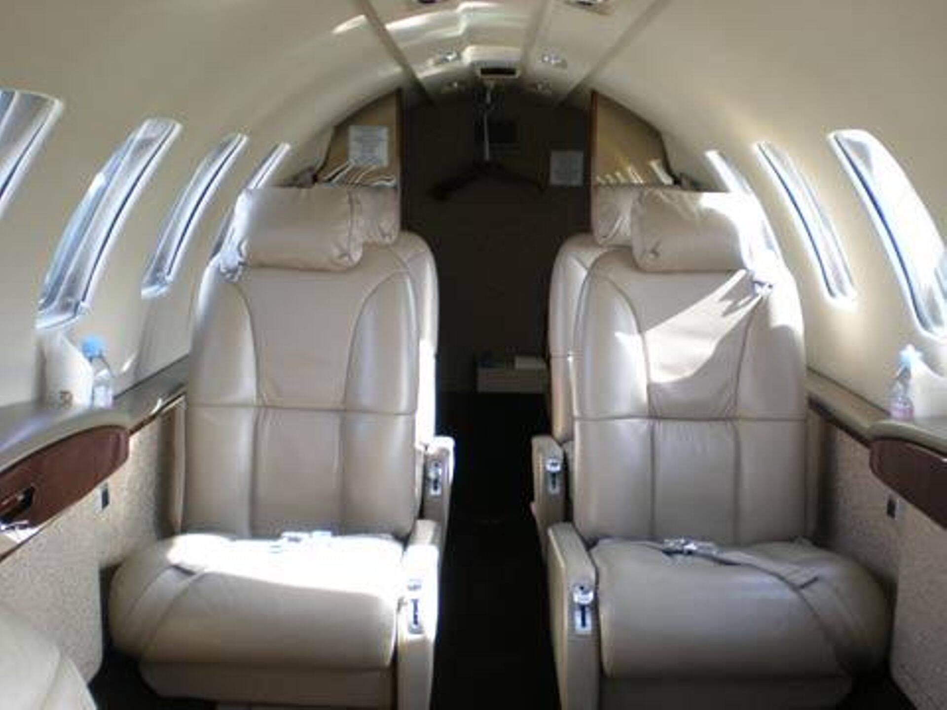 Pisikese ärilennuki Cessna sisemus.