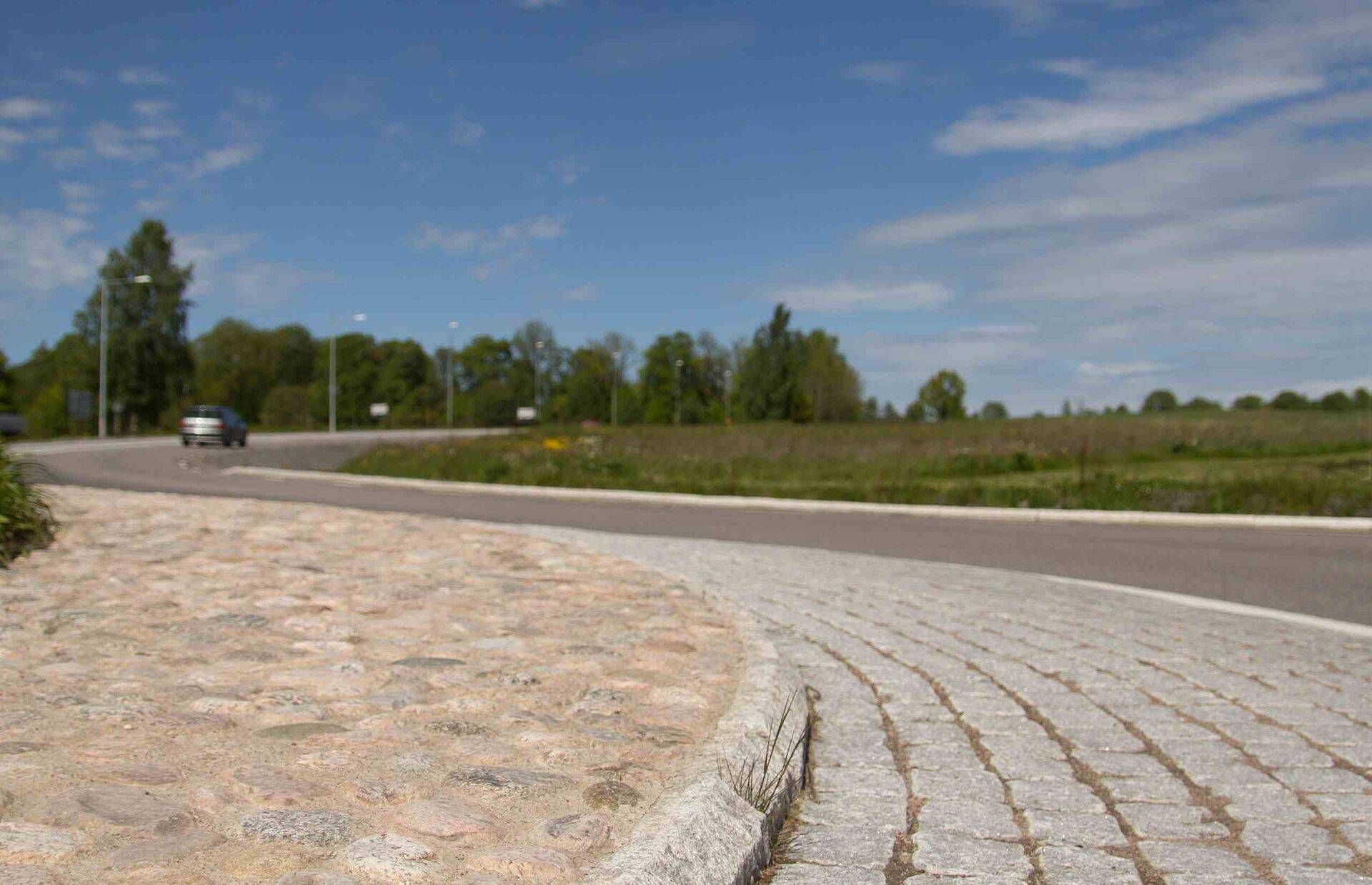 Kõnnitee ehitus koduaias tuleb hoolega läbi mõelda.