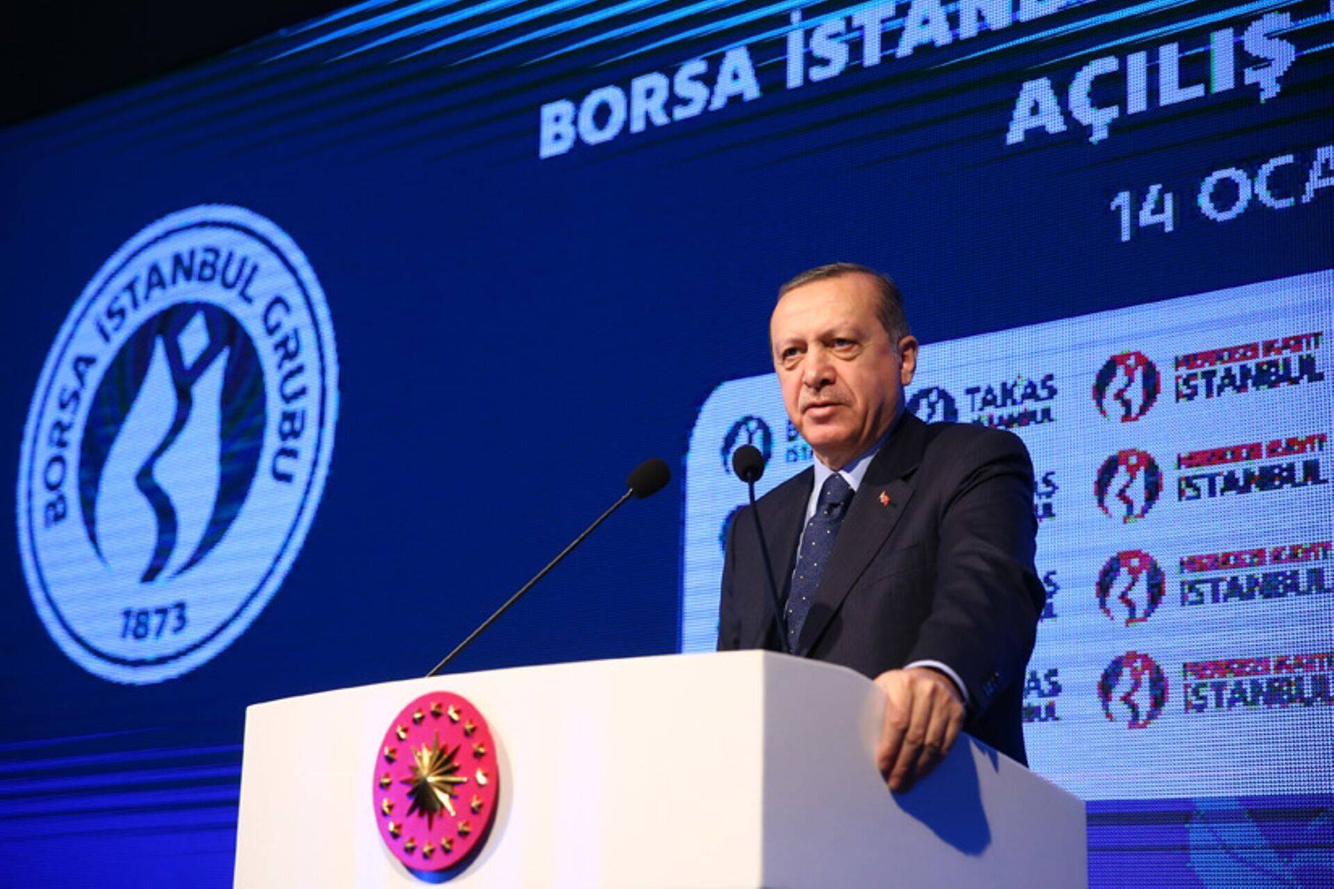 Реджеп Тайип Эрдоган выступает на Стамбульской фондовой бирже в 2017 году.