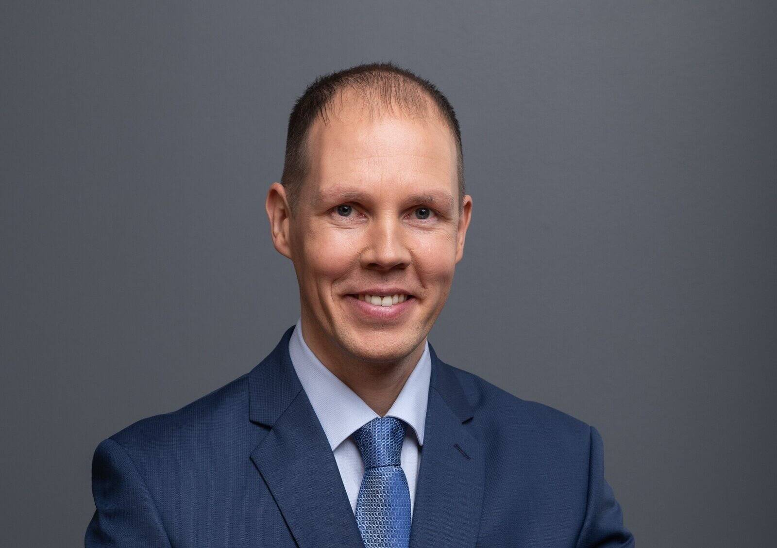 SEB turbeanalüütik Neeme Kalda jagab oma kogemusi 18.-26. novembril Küberturbejuhi koolis.