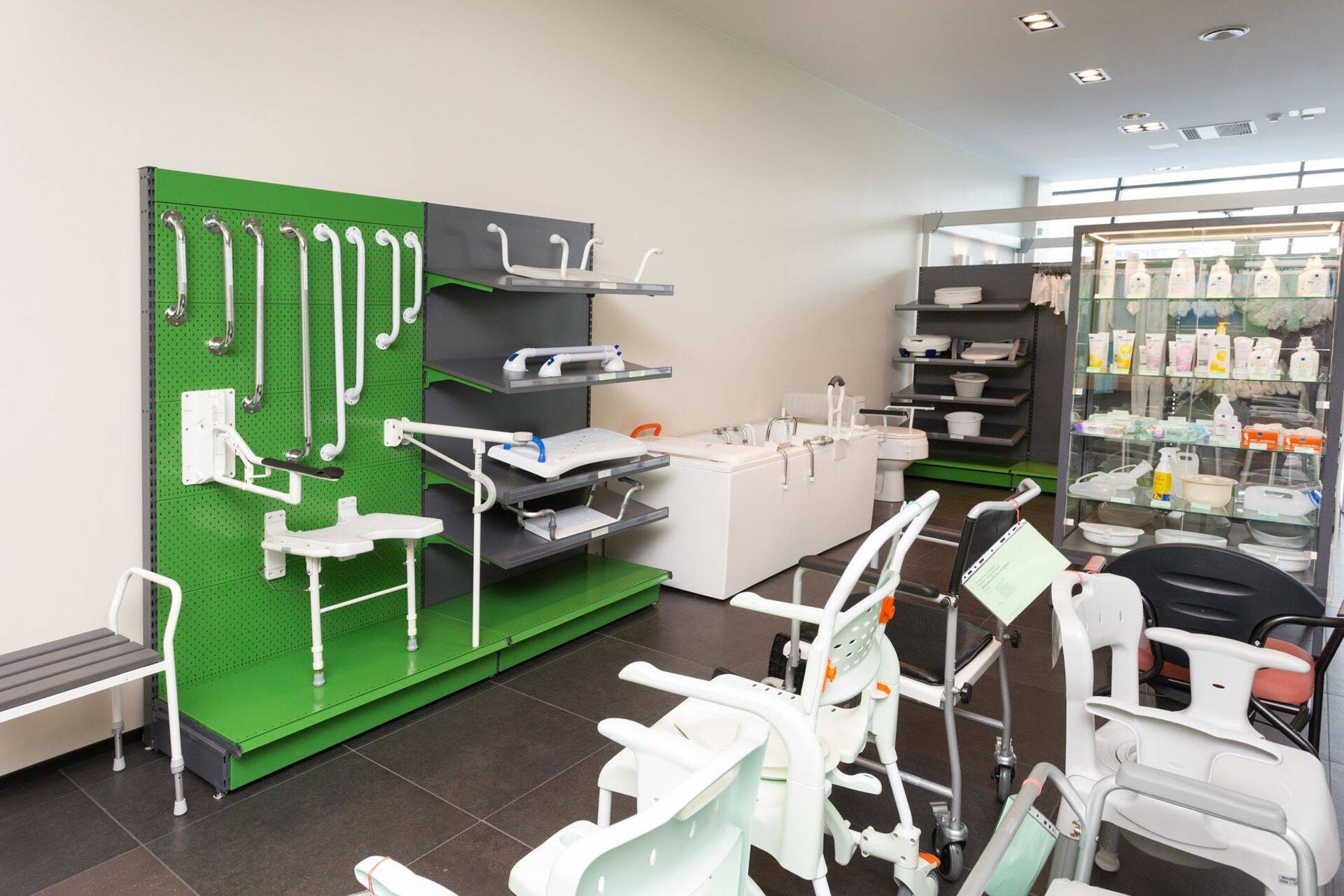 Abivahenditega saab lähemalt tutvuda Invaru
esindustes