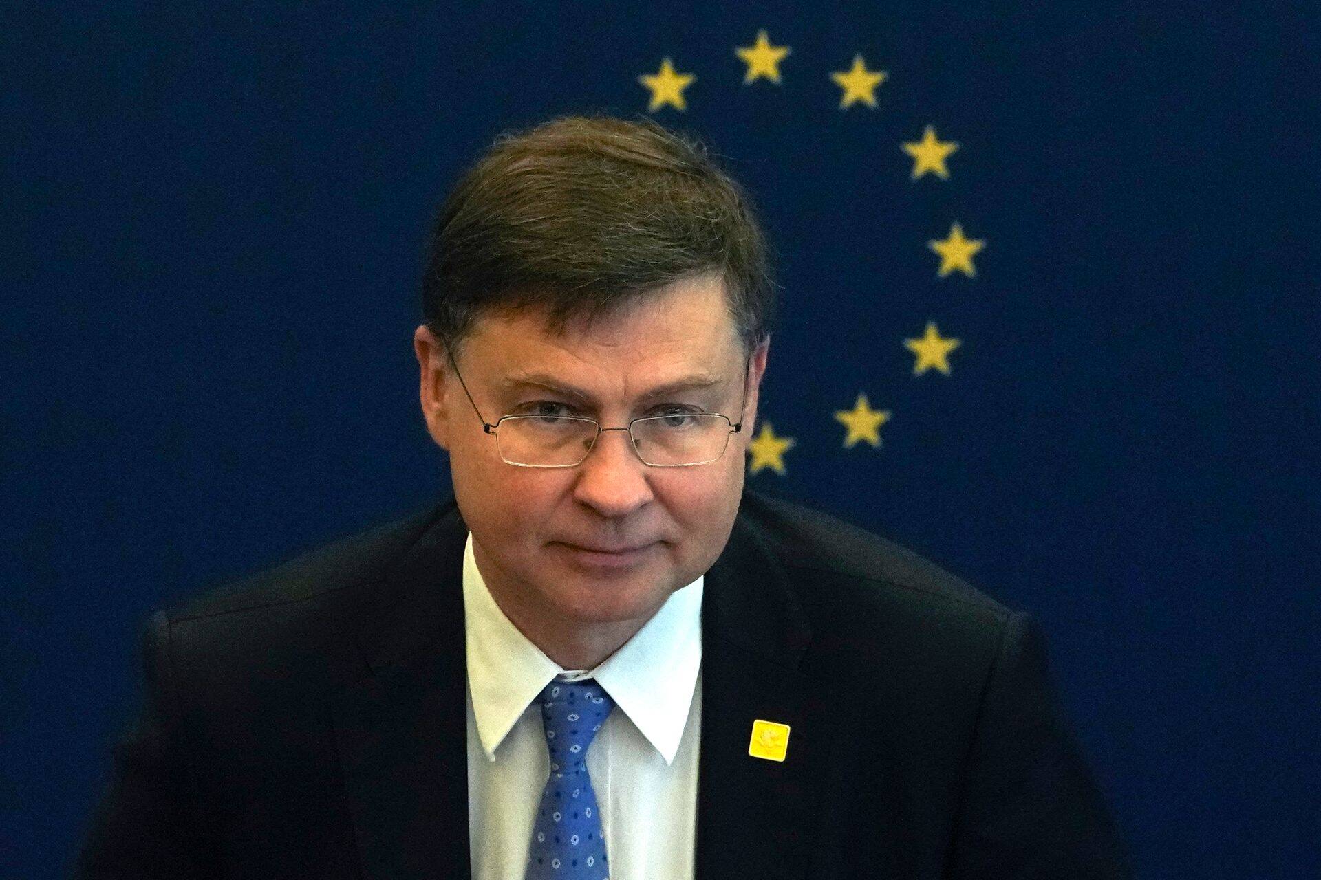 Järgmise Euroopa poolaasta keskmes on Euroopa konkurentsivõime, ütles Euroopa Komisjoni majandusvolinik Valdis Dombrovskis.