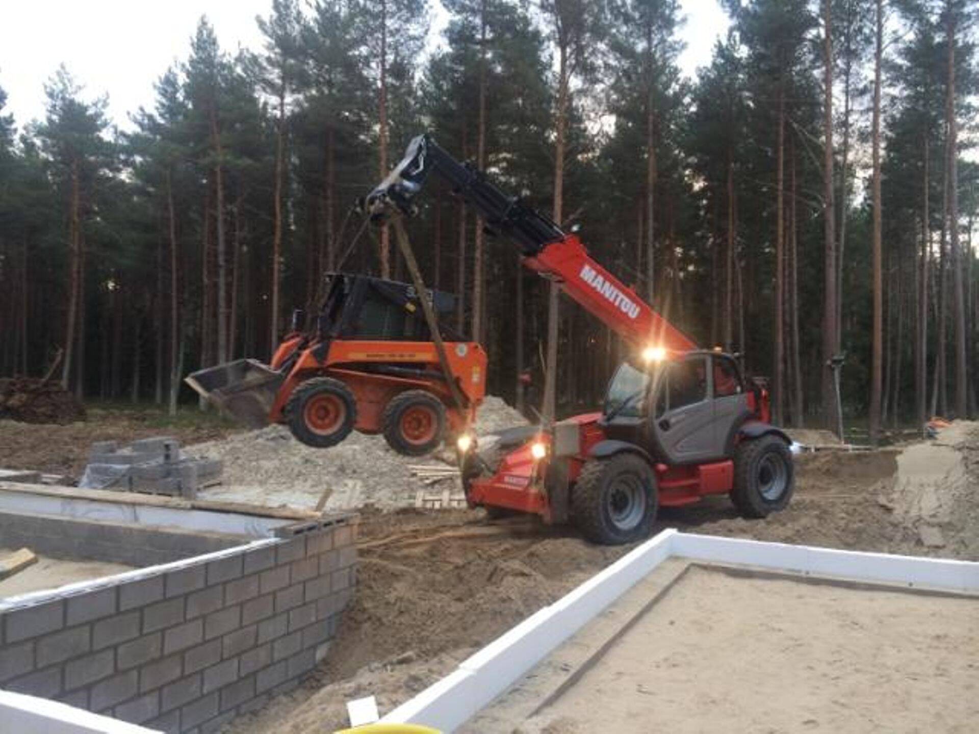 Meie ettevõtte sihtgrupp on eelkõige ehitusfirmad, kuid oleme abiks kõigile, kel vaja tõsta midagi kõrgele või kaugele.