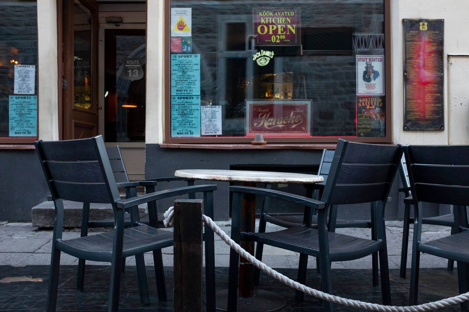 HoReCa sektori töötajate värbamist tööstusesse või mujale takistab töötajate lojaalsus ja tööandjate hirm, et turismi taastudes liiguvad töötajad endisesse valdkonda tagasi.