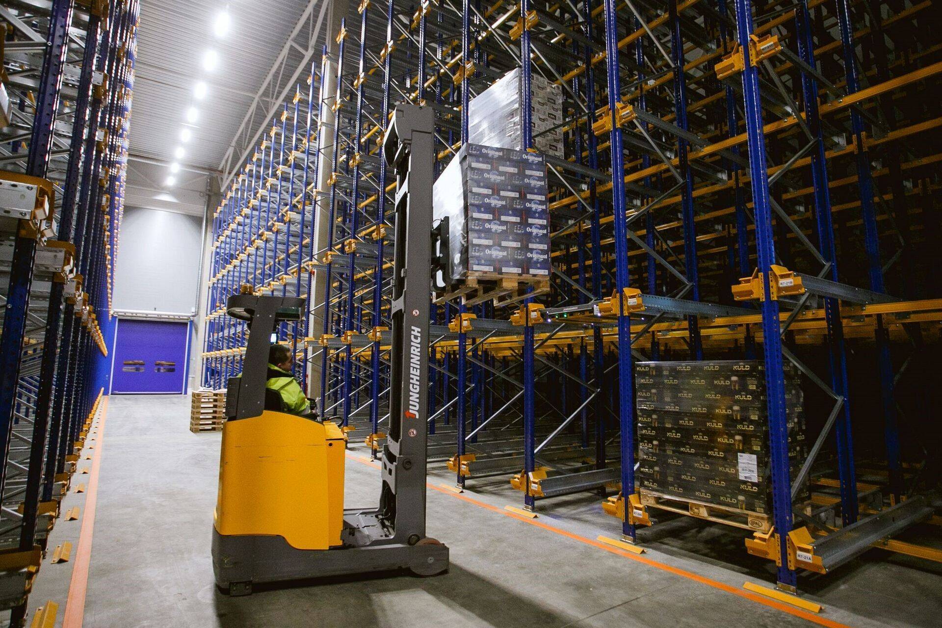 Saku Õlletehases lõppes roborttransporteritel põhineva poolautomaatse laosüsteemi ehitus.