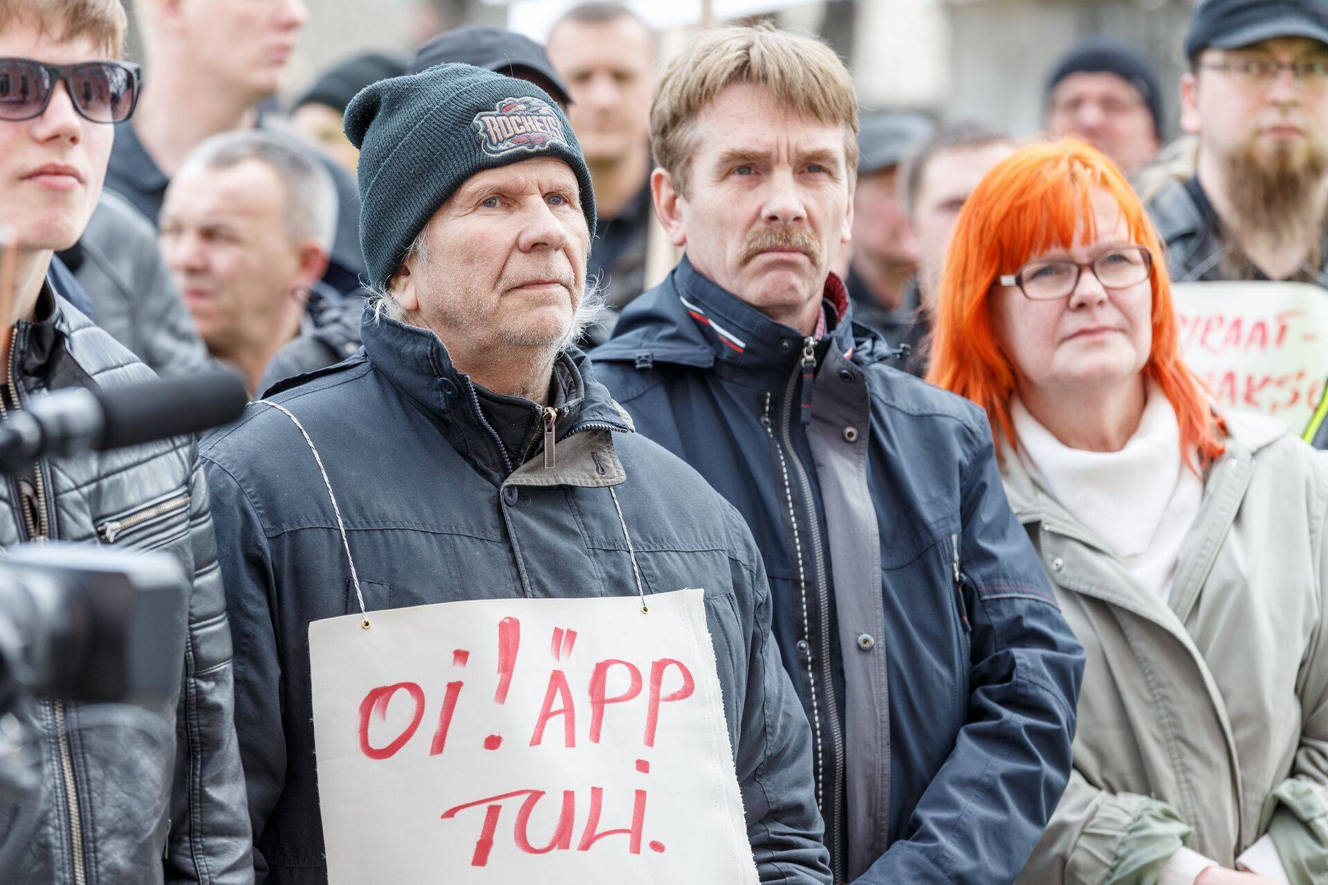 Kevadel 2016 kogunesid taksojuhid Toompeale, kuna nende hinnangul seab kavandatav seaduseelnõu ohtu Eesti taksonduse normaalse toimimise.