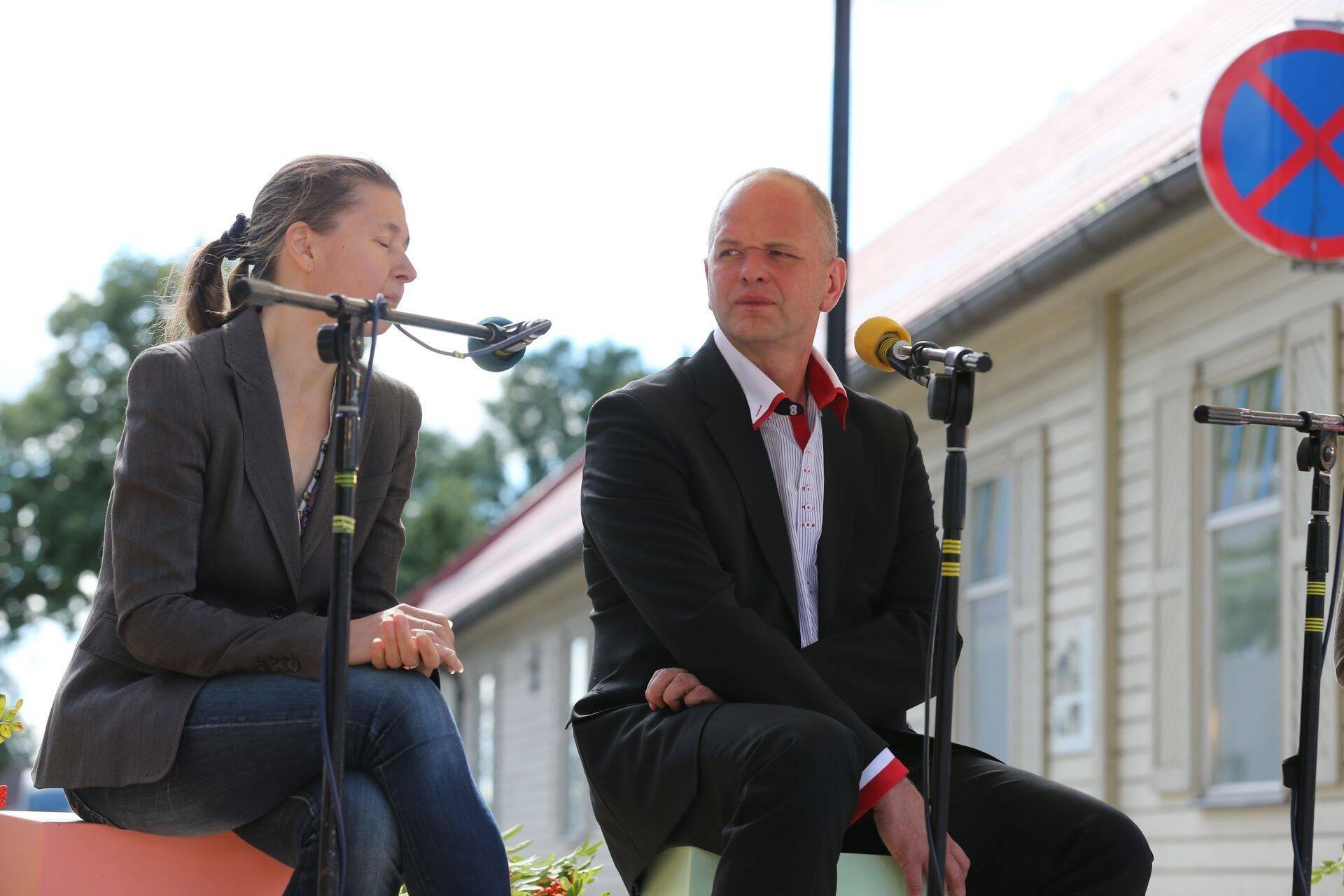 Marketingi Instituudi juht Anu Mall Naarits ja ettevõtja Kristo Kirs Paides arvamusfestivalil esinemas.