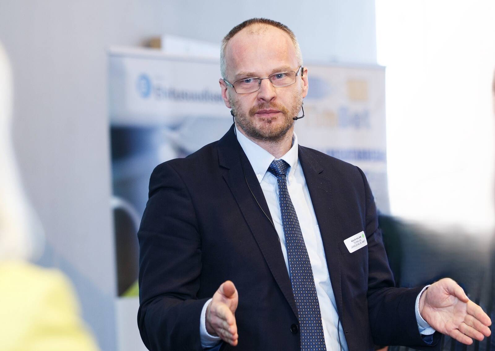 “Oluline on mõista, et keskastmejuhtide lepingute tähtajalisuse eesmärk ei ole inimeste väljavahetamine, vaid juhtimise regulaarne hindamine”, ütles rahandusministeeriumi halduspoliitika asekantsler Kaur Kajak.