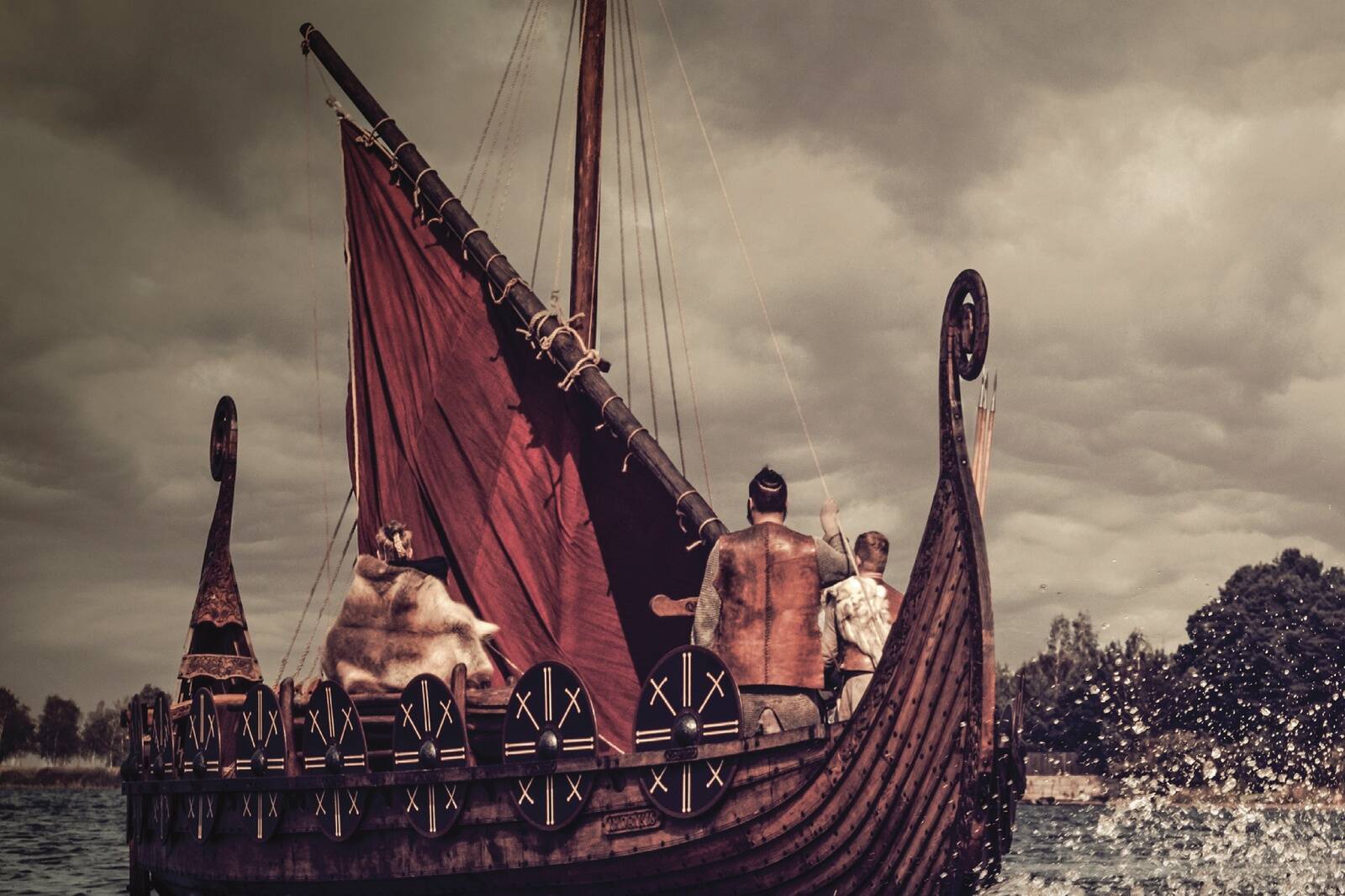 Eesti põhjarannikule tõi viikingilaevu kaubatee, mis kulges Skandinaaviast Konstantinoopolisse.