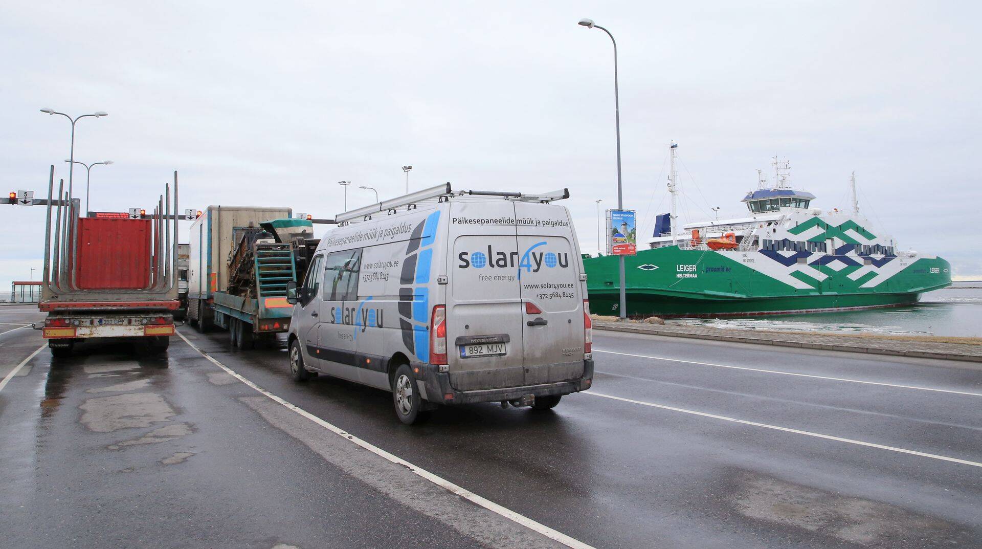 Rohuküla–Heltermaa liinil kasvas oktoobris veetud veokite ja haagiste arv mullusega võrreldes poole võrra.