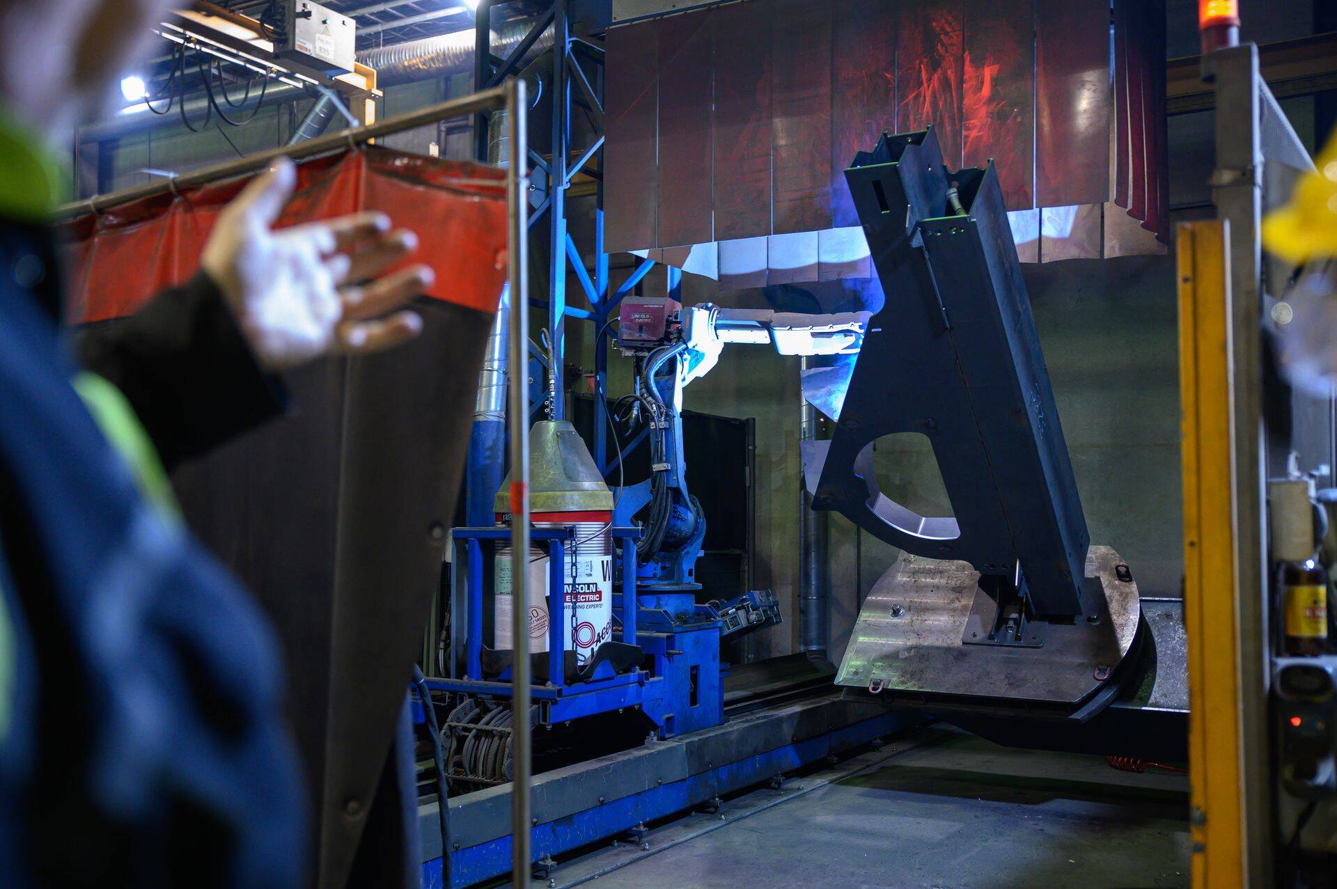 Основания кранов - одно из самых больших и сложных изделий завода.