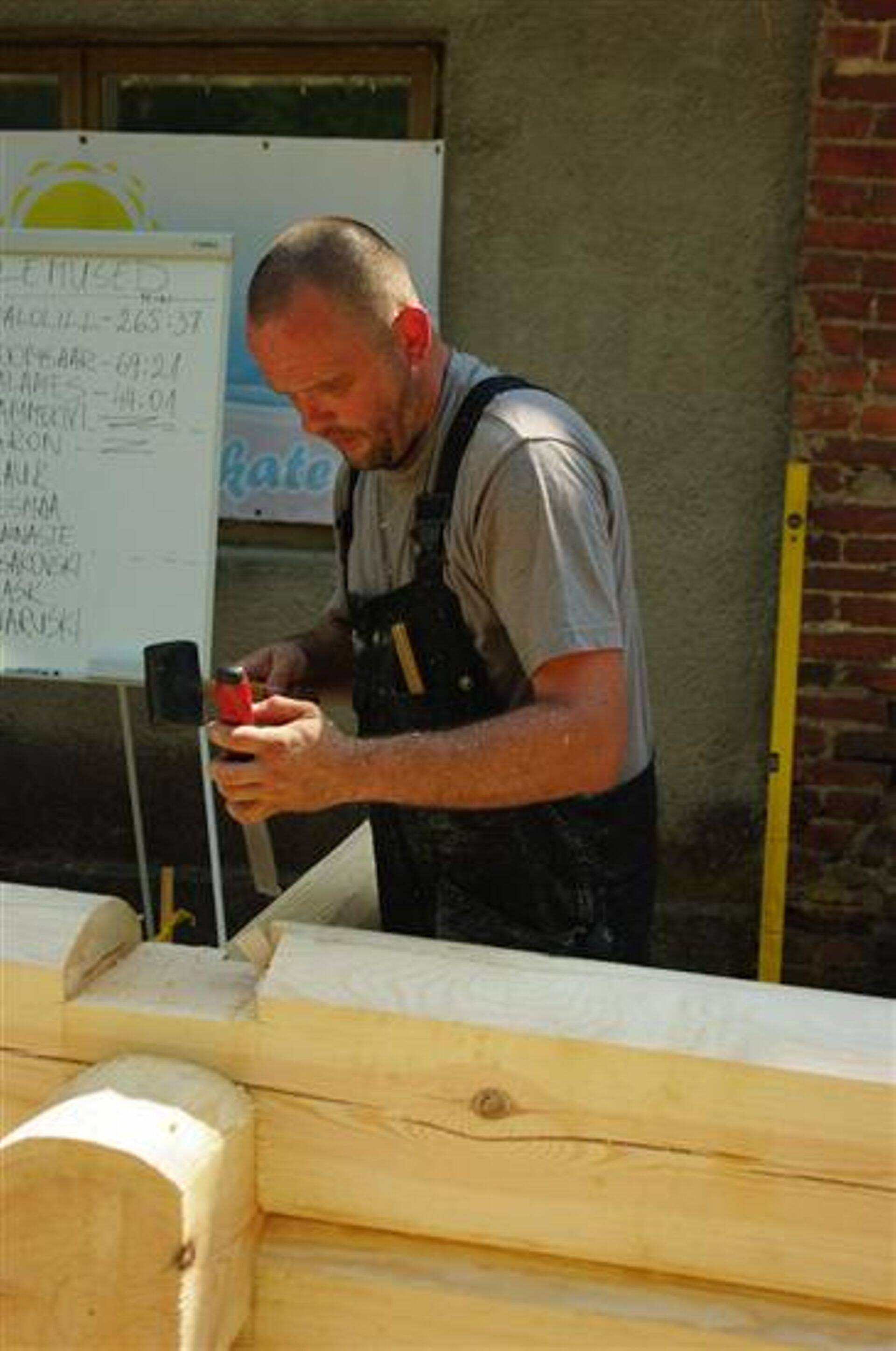 Eesti tuulelukuga järsknurk valmimas. Fotol kolmanda koha saavutanud Jüri Võsakovski