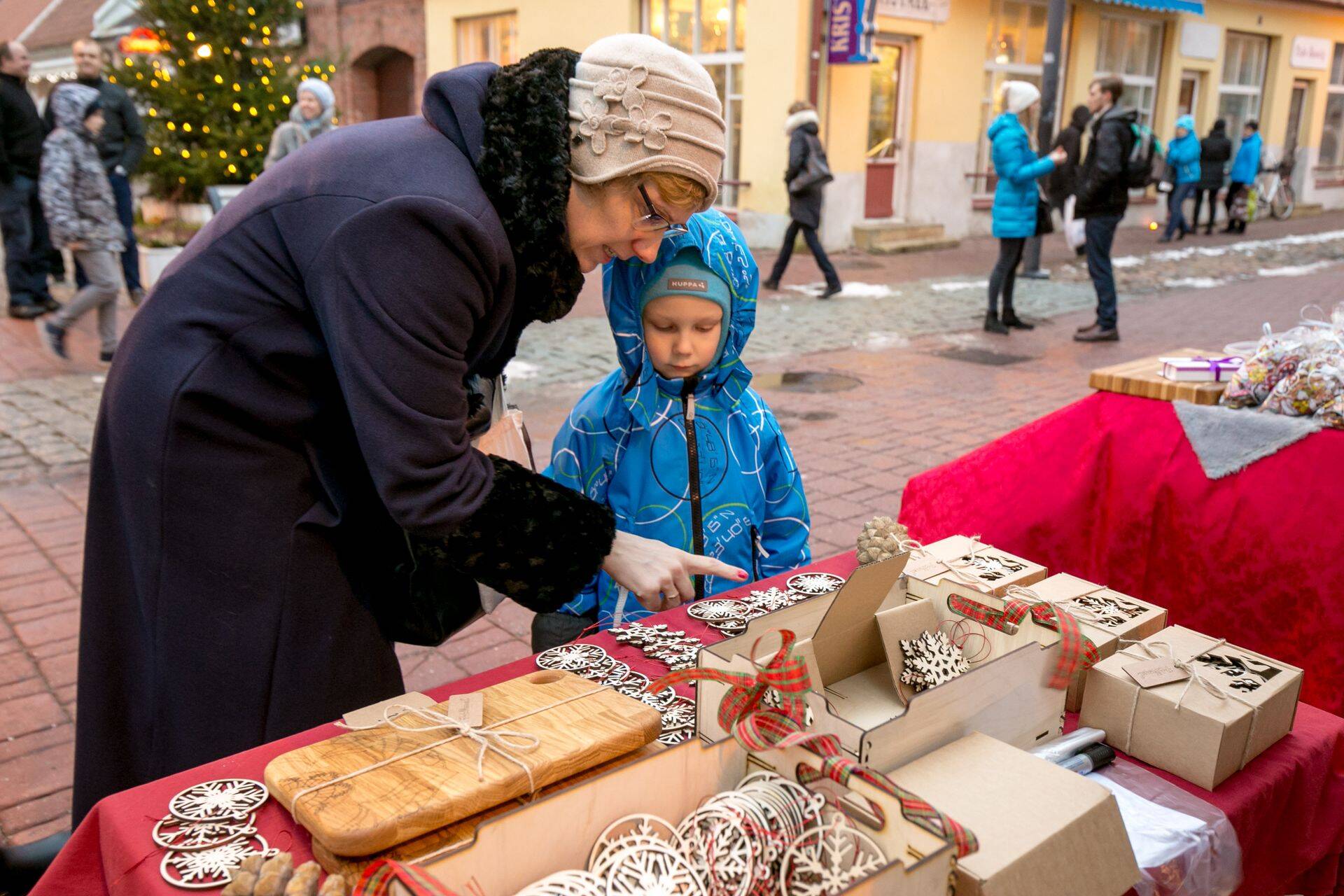 Rüütli tänav 16DEC17 Jõulud, jõulumüük. Foto Urmas Luik/Pärnu Postimees