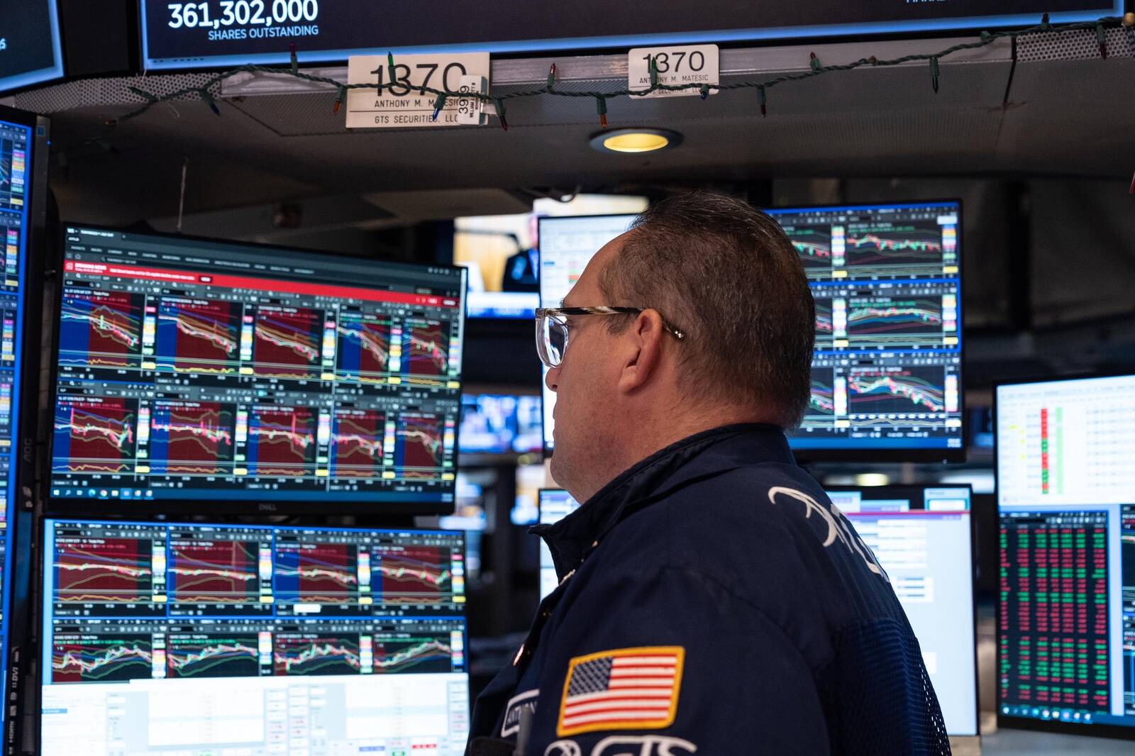 Nasdaqi liitindeks kukkus 2,01%.