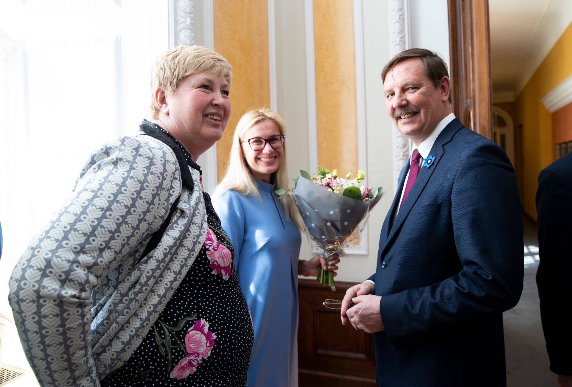 Majandusminister Taavi Aas (pildil paremal) üritab EList leida leevendust eelarvereeglitele.