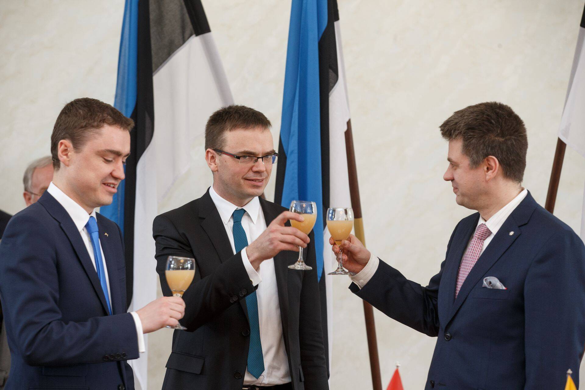 Valimiste järel lõid koalitsiooni Reformierakond, sotsid ja IRL. Viimase kahe juhid on pärast vahetunud.