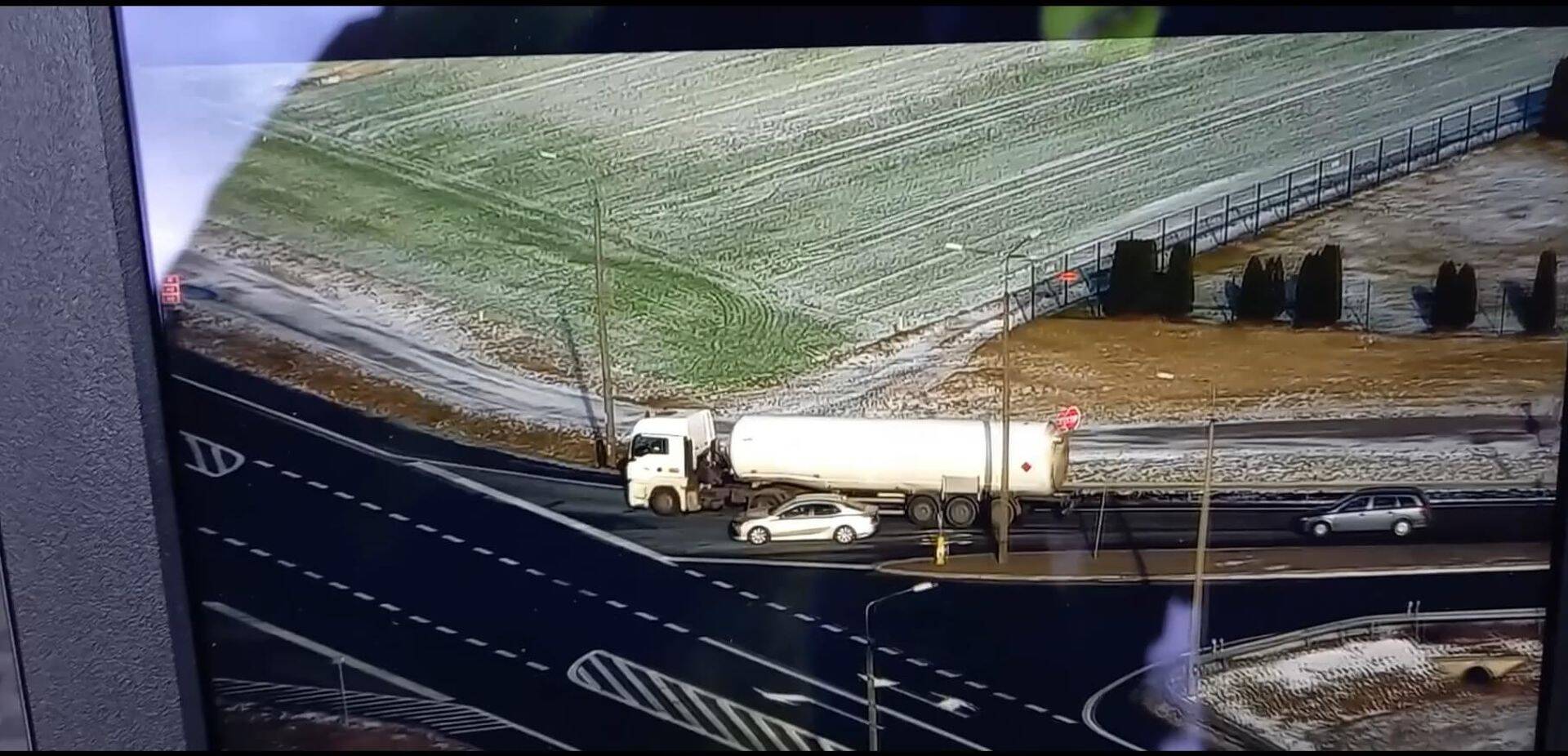 Neöja tunni jooksul tuvastas droon mitmeid STOP-märgi eirajaid.