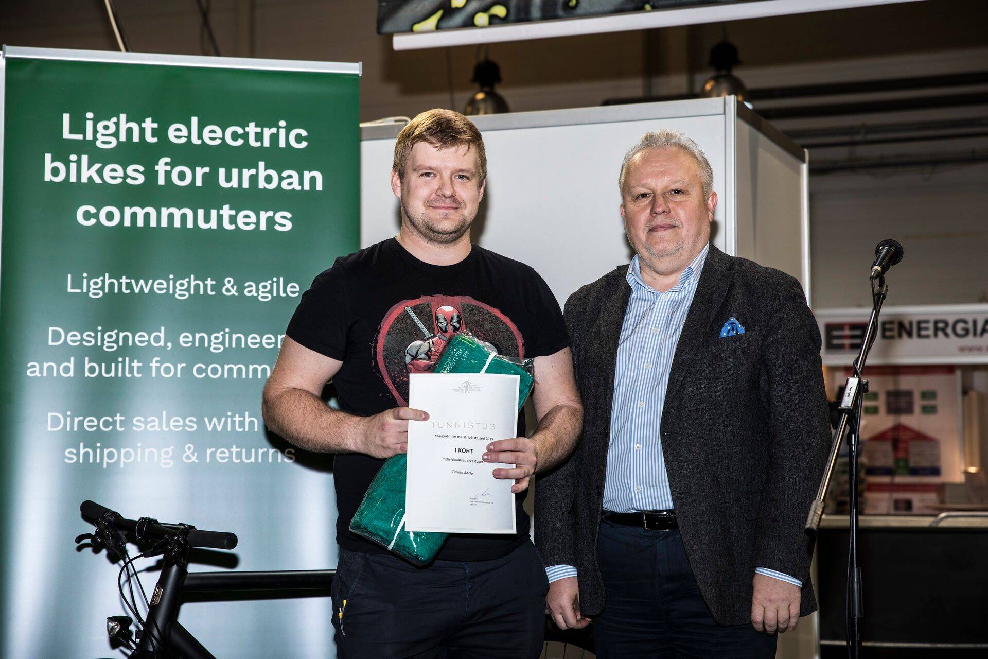 Esikoha saavutanud Timmo Antso ja Eesti Elektroonikatööstuse Liidu juht Arno Kolk