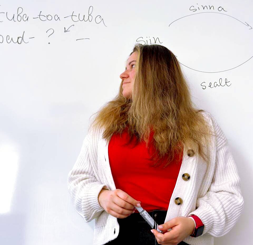 «В детских песнях много слов, которые в жизни не пригодятся, но эстонцы их знают. Это помогло понять эстонскую культуру, фольклор, контекст, в котором они растут», – говорит хозяйка языковой школы.