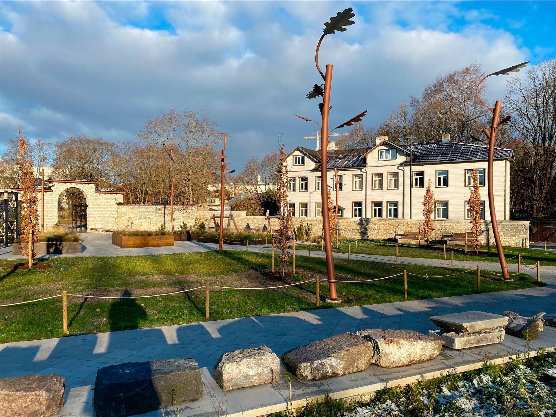 Мемориальный парк на месте еврейского кладбища на улице Магазийни.