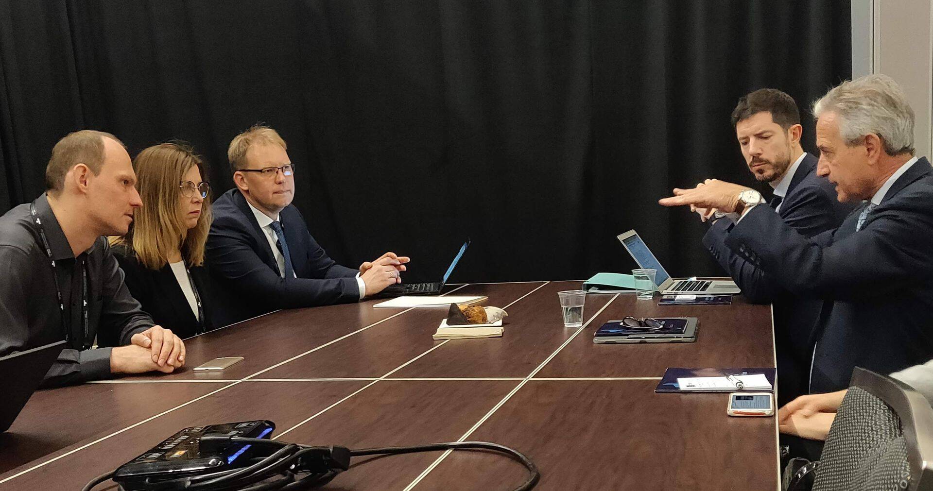 Väliskaubanduse ja IT-minister Kert Kingo ning Argentiina innovatsiooniminister Andrés Ibarra.