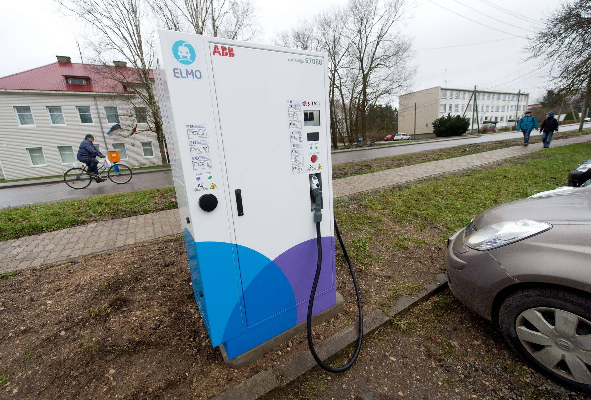 Elektriautode kiirlaadija.