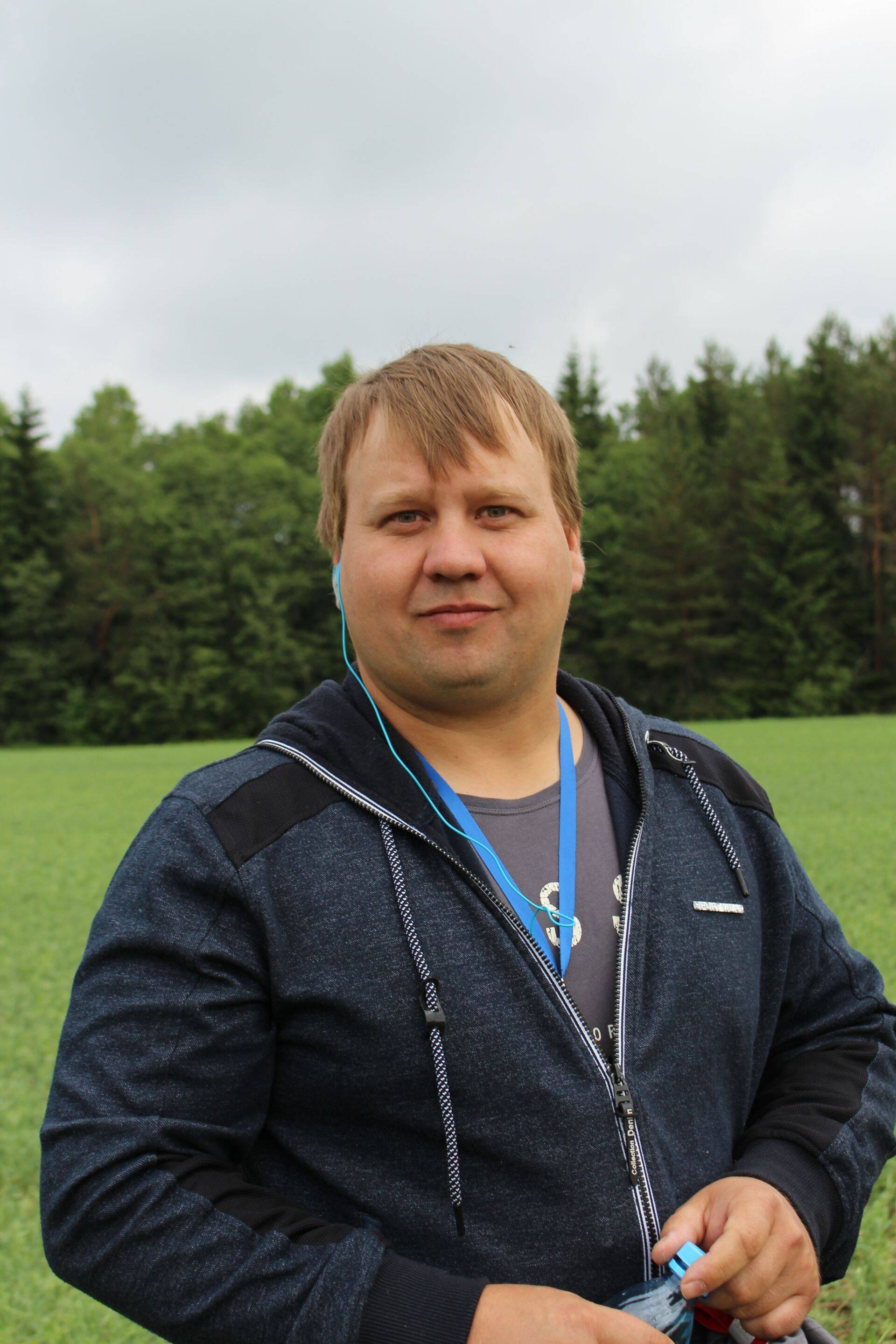 Haller Sassi oma põlde tutvustamas