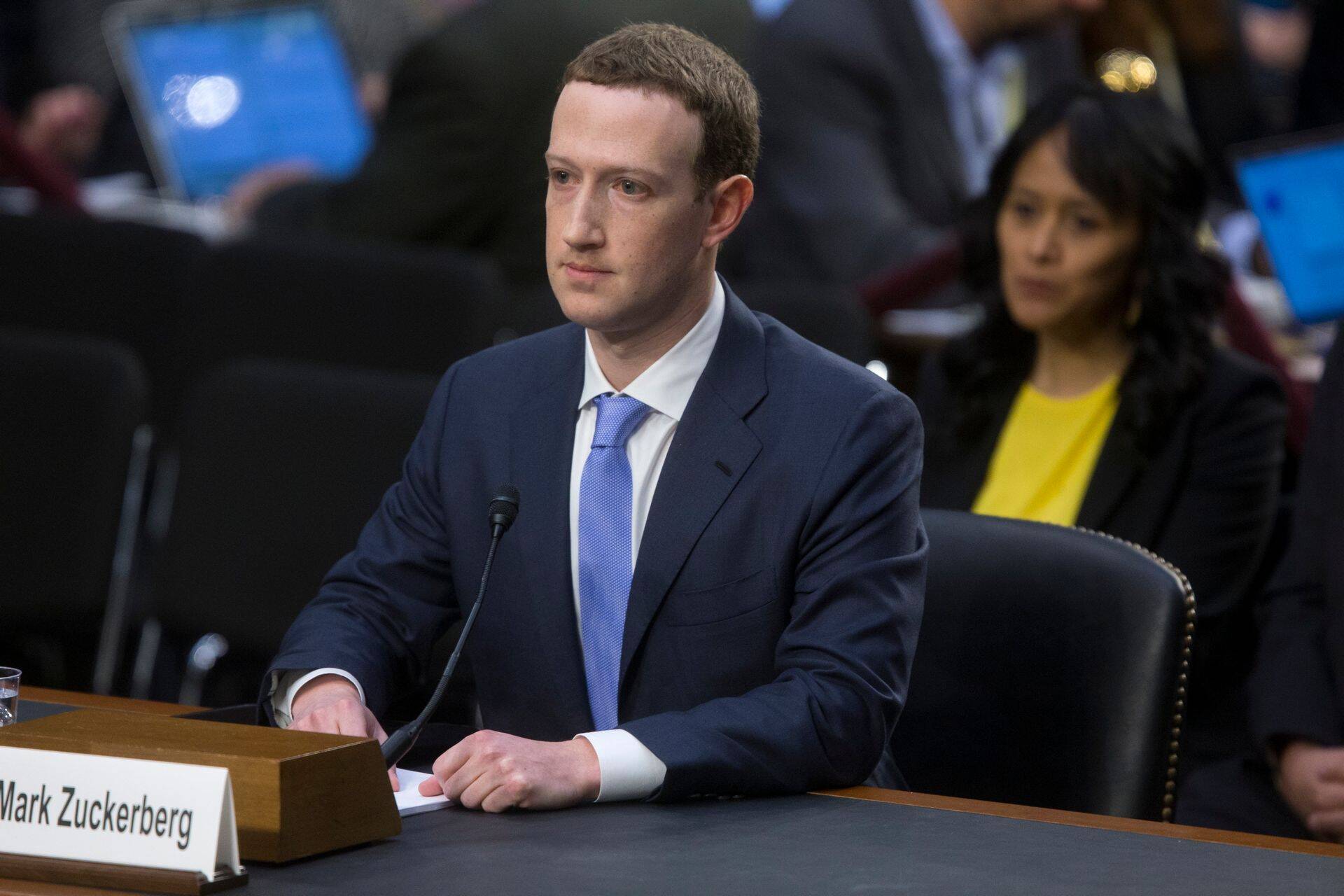 Mark Zuckerberg täna USA kongressi ees
