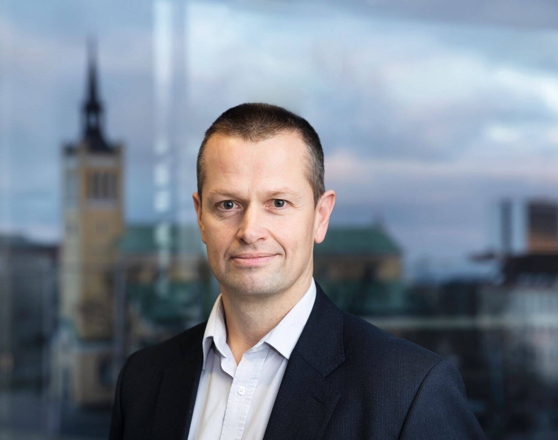 Tõnis Elling on üdini positiivsusest pakatav ning leiab, et käibemaks võib ka lõbus ja tore olla. Tõnis on seisukohal, et õppimine peab olema eelkõige meeldiv tegevus ning nii püüab ta alati oma koolitustel nalja visata.