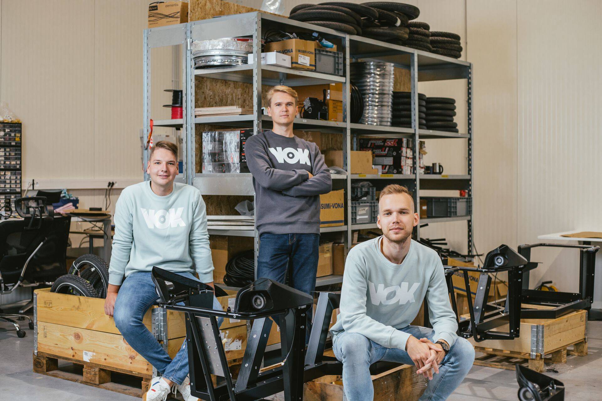 Vok Bikes'i kaasasutajad, tegevjuht Indrek Petjärv (vasakul) tunnistas, et raha kaasamine võttis oluliselt kauem aega, kui see võtnuks poolteist aastat tagasi.