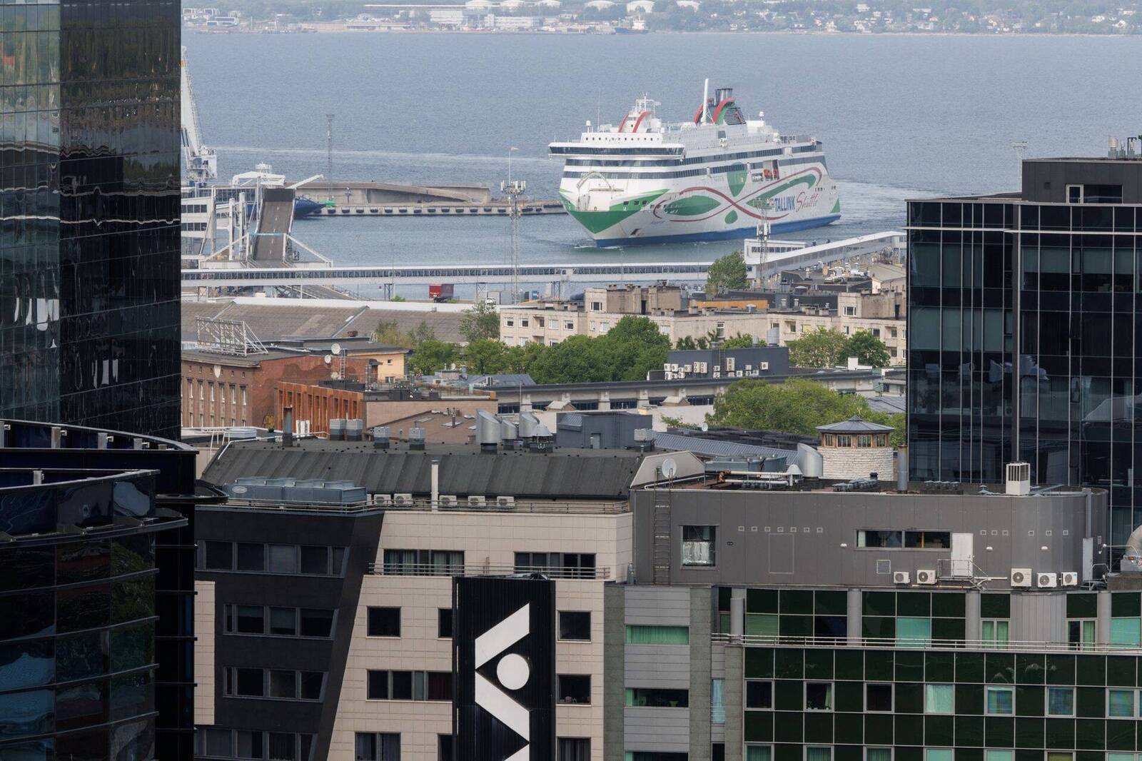 Kuģis MyStar kursē starp Igauniju un Somiju. Novembrī pasažieru skaits pieauga tikai šajā virzienā.