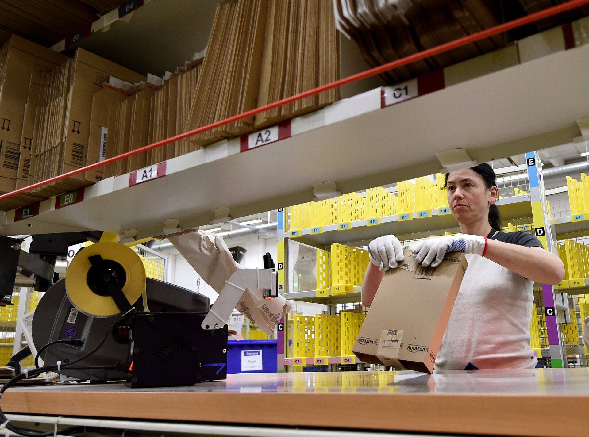 Amazoni logistikakeskus Brieselangis Saksamaal.