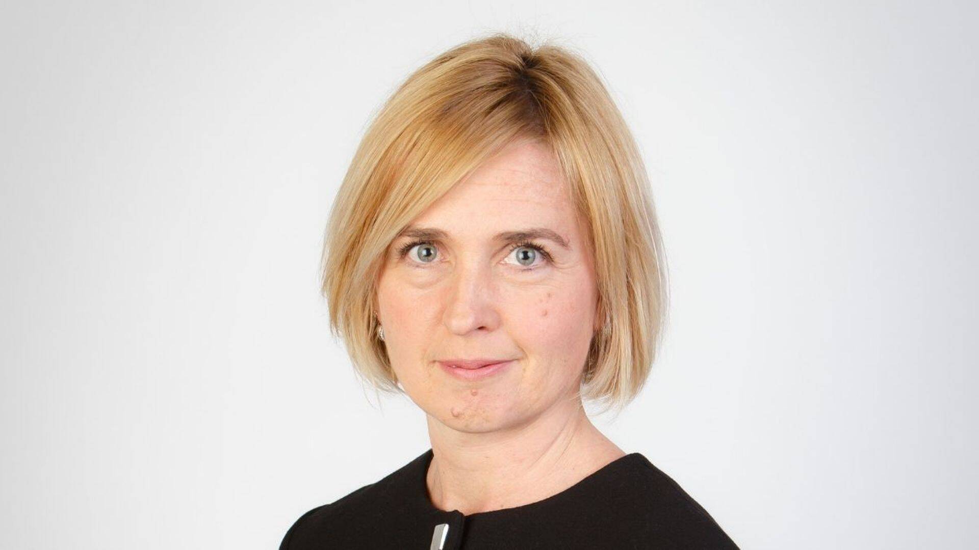 Mari-Liis Järg on koolitaja, konsultant ja Eesti Suhtlemistreenerite Ühingu liige, kellel on täiskasvanutekoolitaja-suhtlemistreeneri EKR 7. taseme kutsetunnistus.