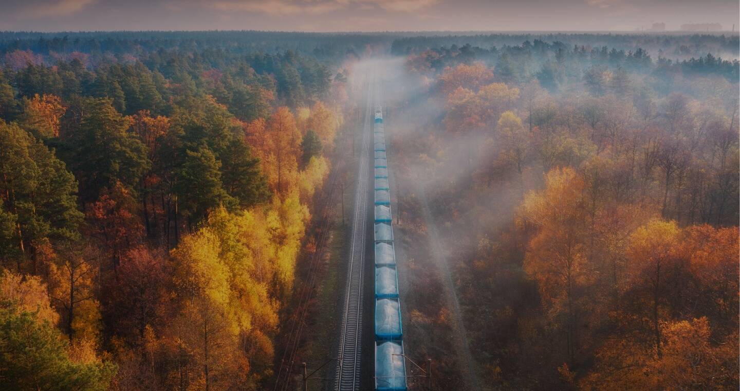 Esikolmikus on kaks ühele omanikule kuuluvat raudteefirmat, mille ekspordimahud liiguvad püstloodis üles.