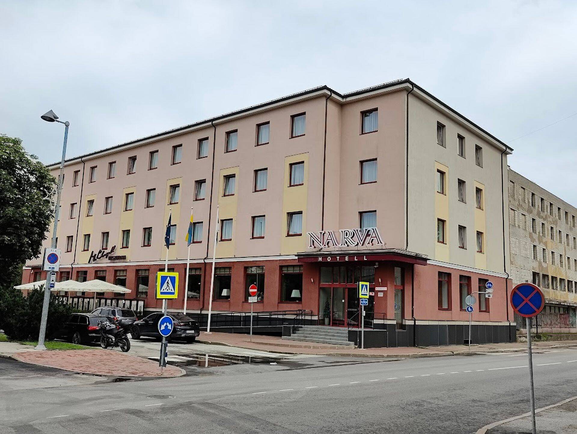 Отель «Нарва» – второй по размеру в городе. Всего в нарвских отелях полсотни номеров, а с учетом квартир, которые владельцы сдают через интернет-сервисы, около 300 номеров.