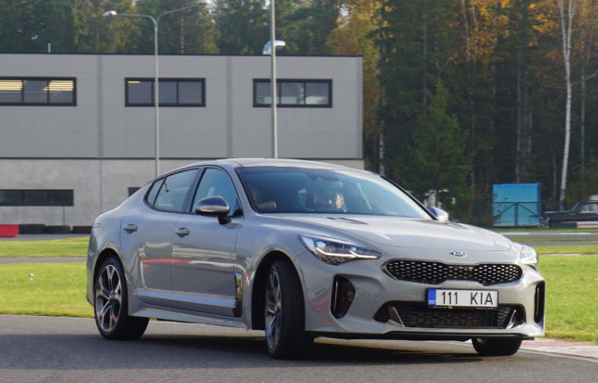 Eesti aasta auto Kia Stinger.